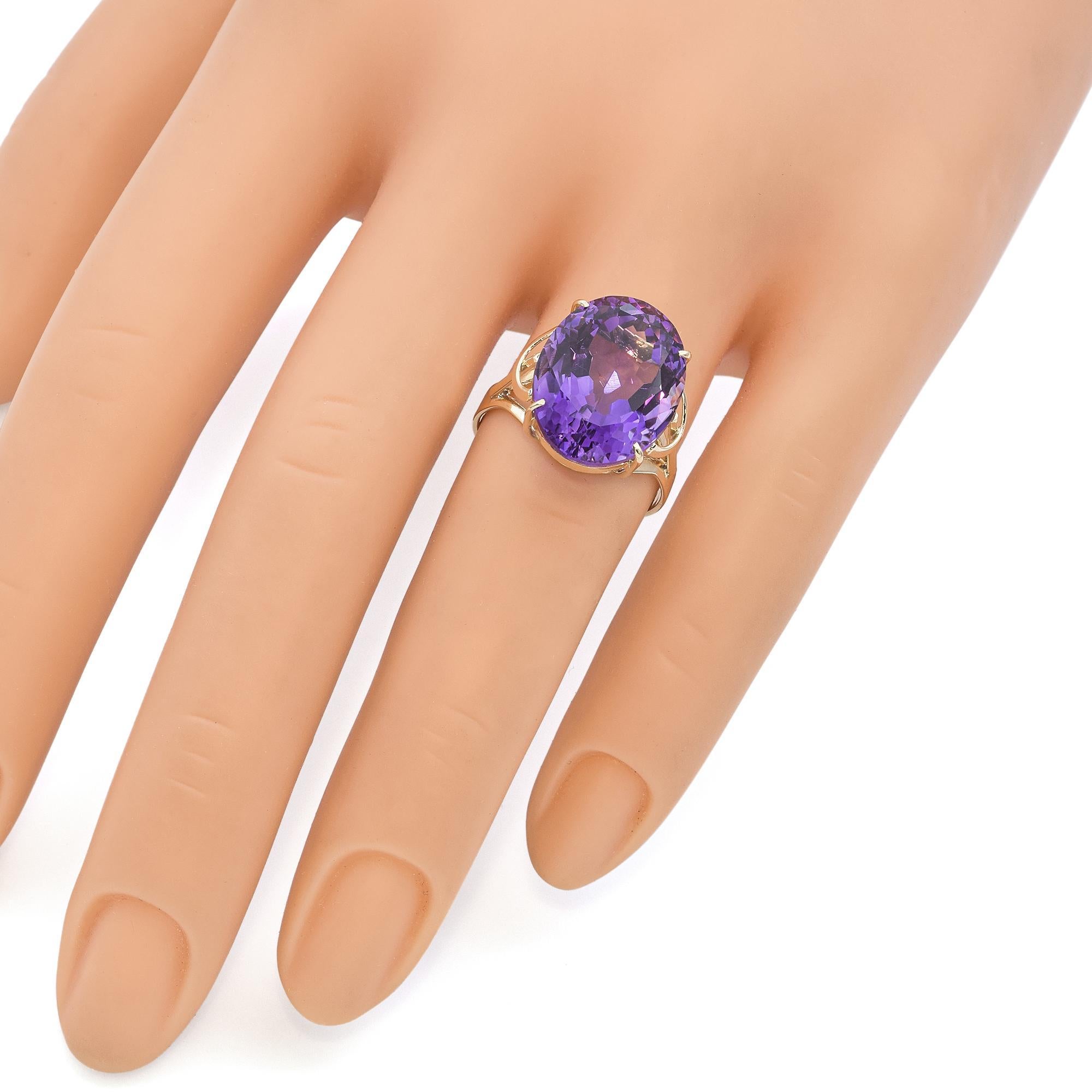 Taille ovale Bague cocktail vintage en or jaune 14 carats avec améthyste en vente