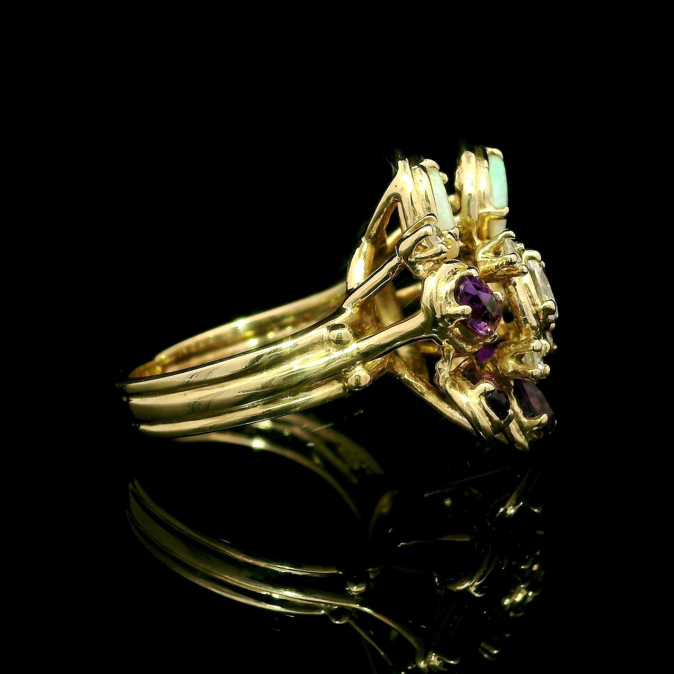 Vintage 14k Gelbgold Amethyst Opal Diamant Blume Cluster Cocktail Ring (Ovalschliff) im Angebot
