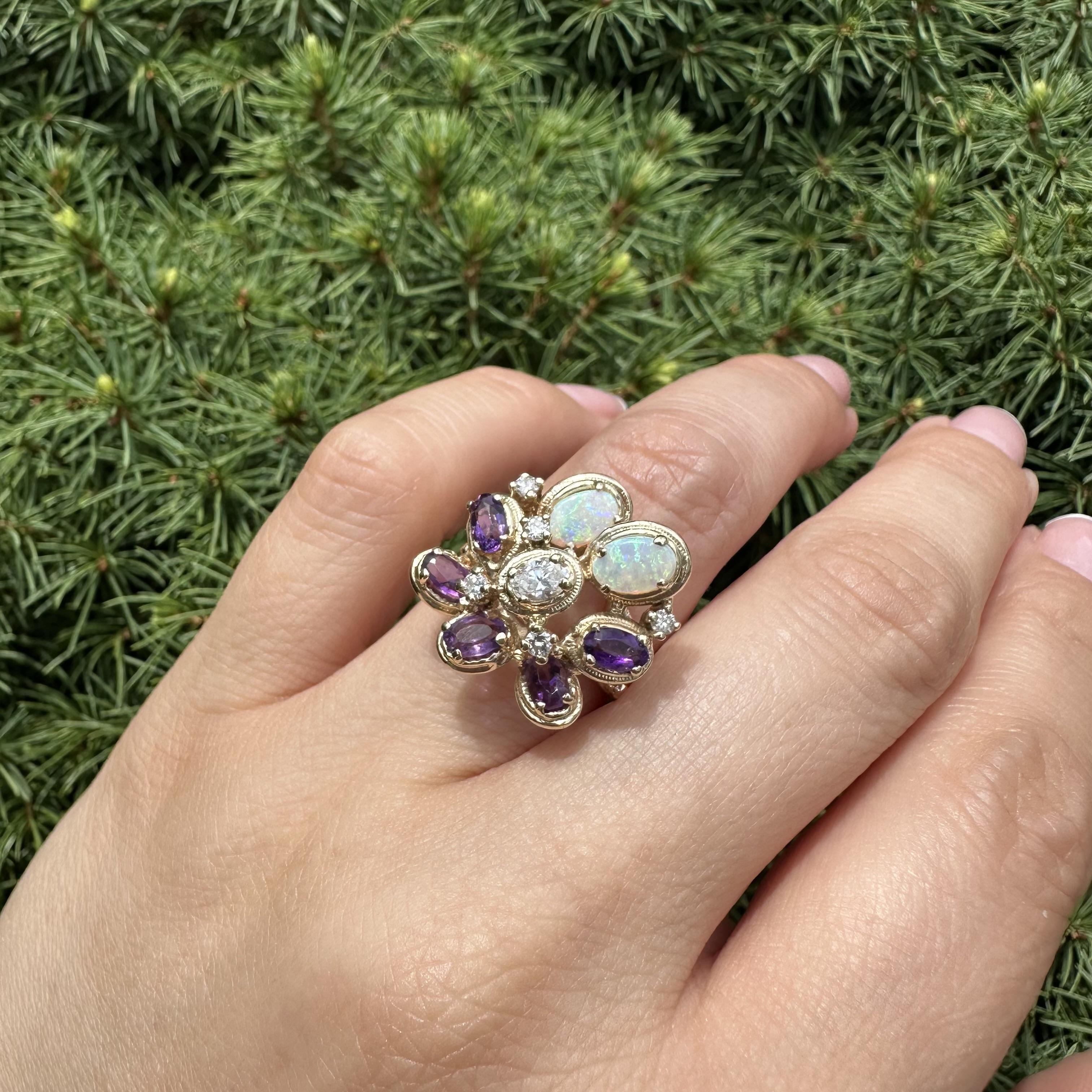 Vintage 14k Gelbgold Amethyst Opal Diamant Blume Cluster Cocktail Ring Damen im Angebot