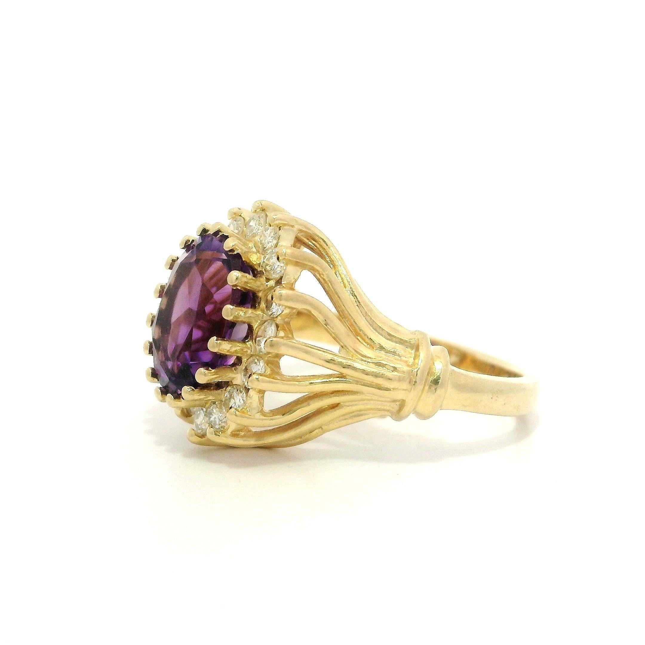 -A. Stone: -
(1) Ametista naturale autentica - taglio ovale - incastonata - colore viola medio - 10 x 8 mm (circa) - 2,40 carati (circa)
(16) Diamanti naturali autentici - taglio rotondo brillante - incastonati - colore H/I - purezza VS2/SI1 -