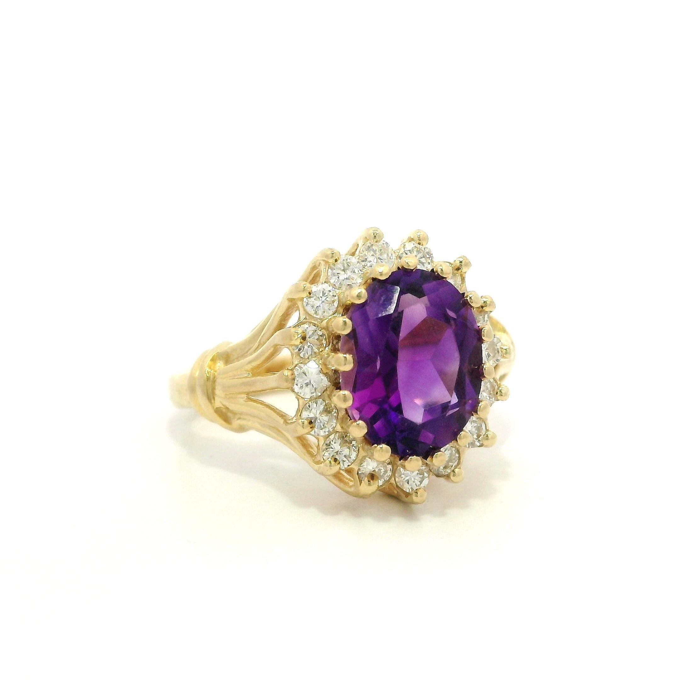 Anello Cocktail d'epoca in oro giallo 14k con ametista e diamanti a raggiera svasata in vendita 1