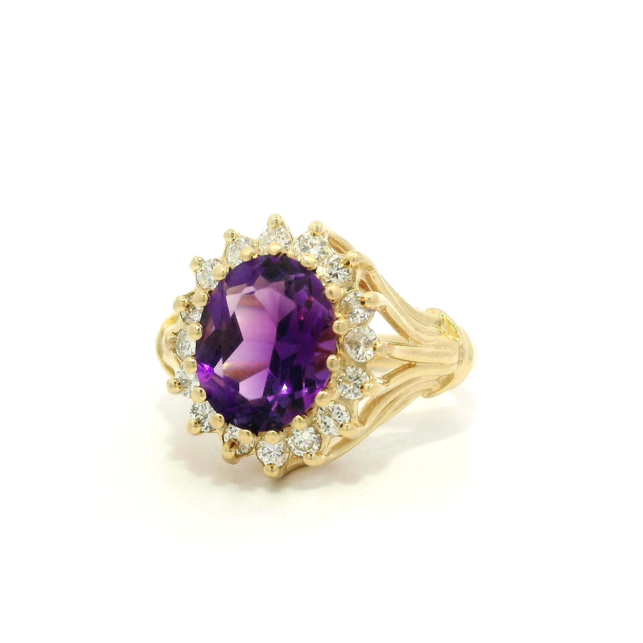 Anello Cocktail d'epoca in oro giallo 14k con ametista e diamanti a raggiera svasata in vendita 2