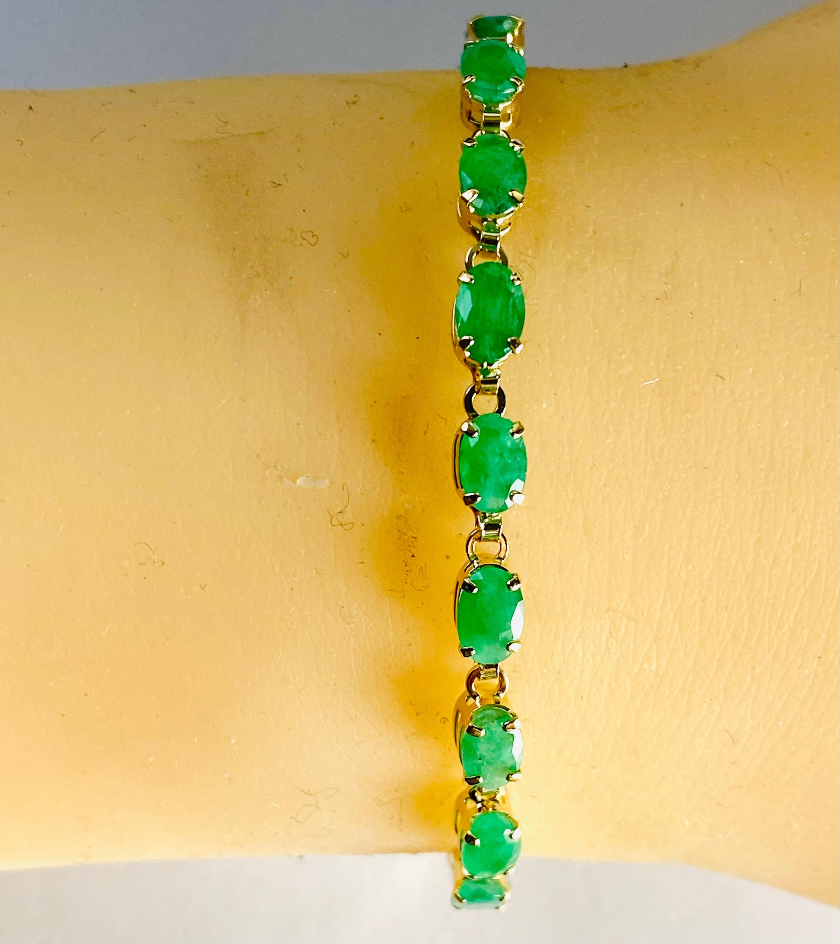 Bracelet empilable en or jaune 14 carats et chrysoprase Unisexe en vente