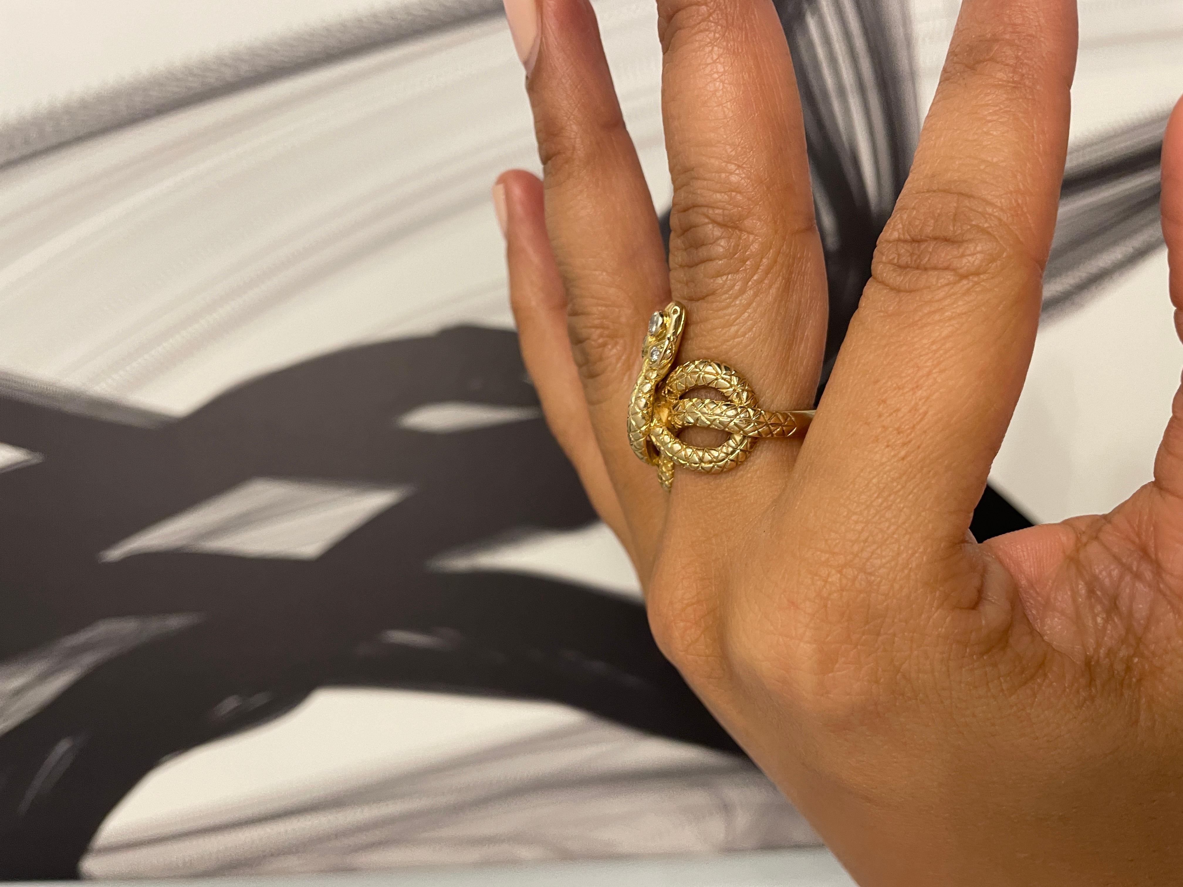 Vintage 14K Yellow Gold and Diamonds Snake Ring For Sale 3