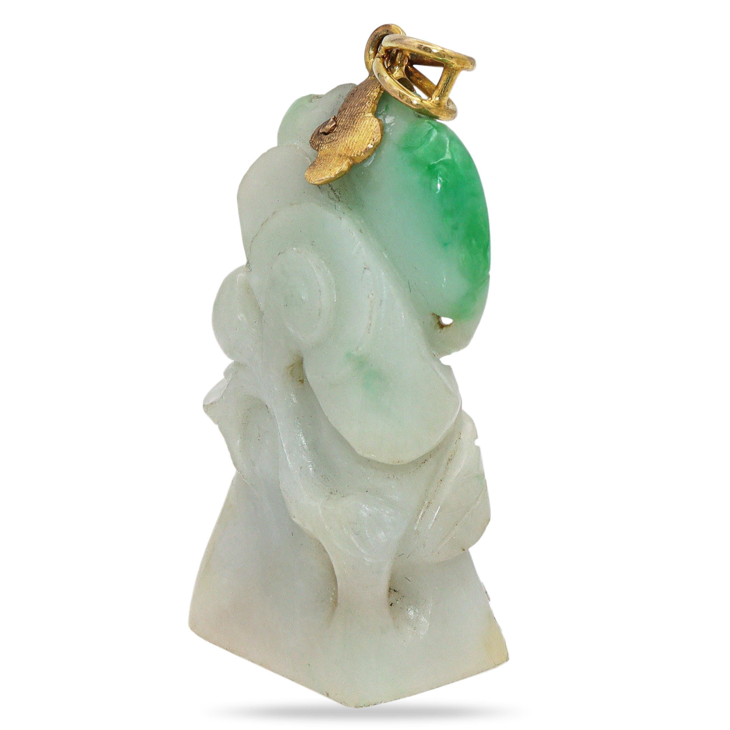Vintage 14K Yellow Gold and Green Jade Carved Pendant In Good Condition For Sale In New York, NY