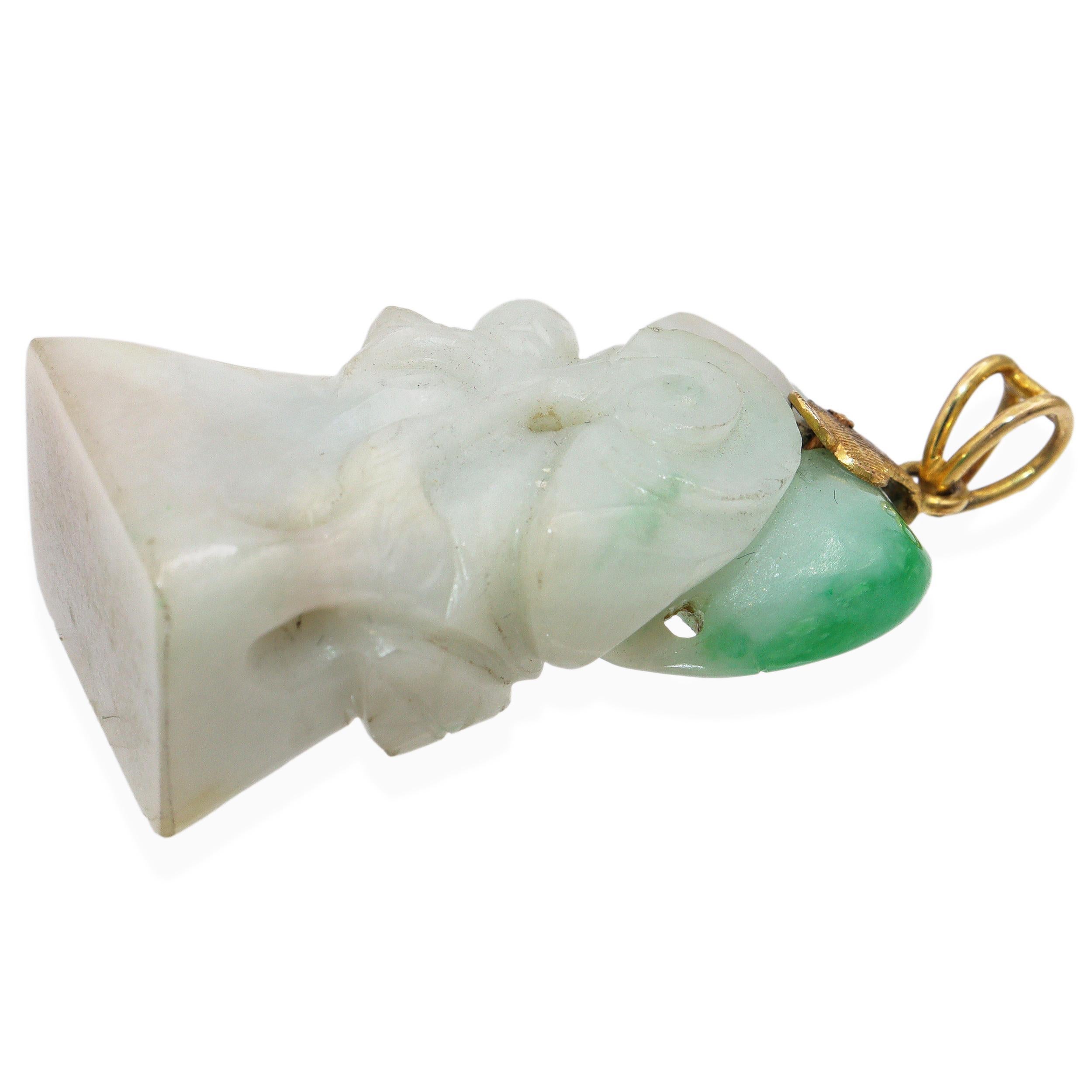Vintage 14K Yellow Gold and Green Jade Carved Pendant For Sale 1