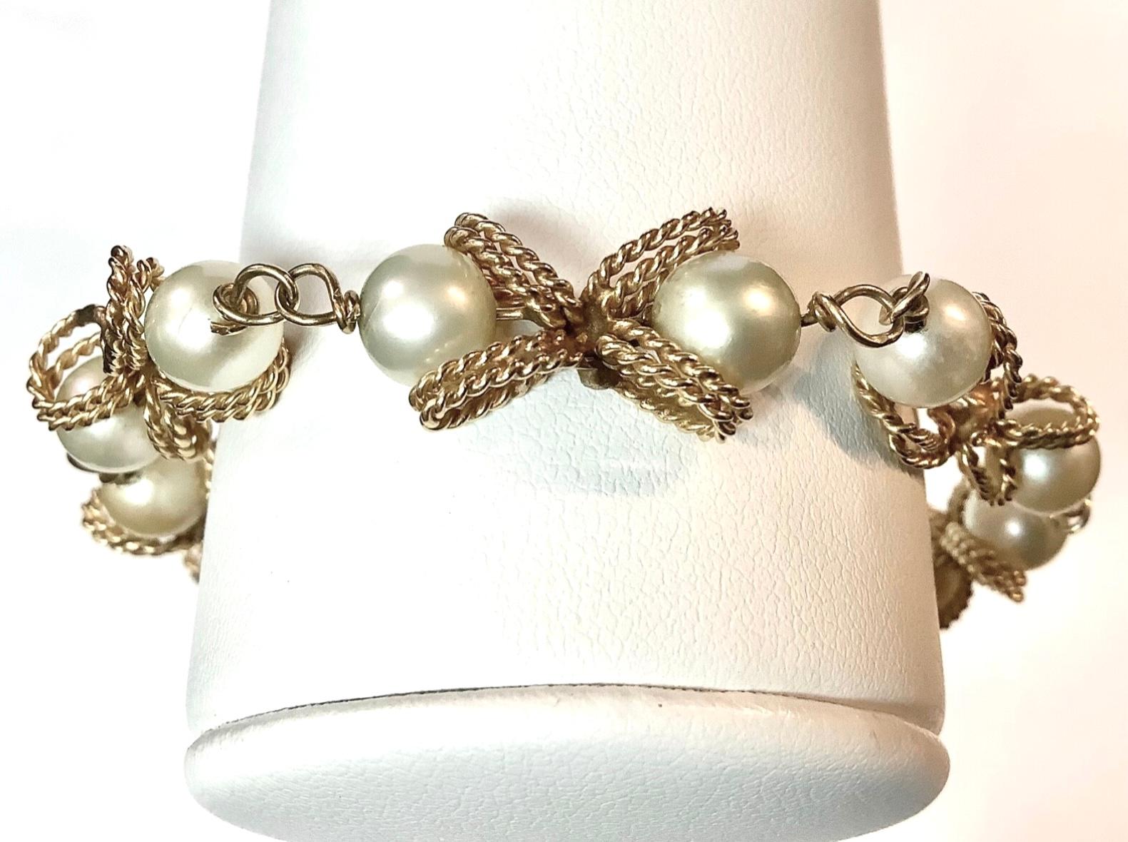 Taille ronde Bracelet vintage en or jaune 14K et perles en vente