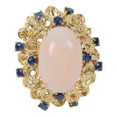 Vintage 14k Yellow Gold Angel Skin Coral & Blue Sapphire Cocktail Ring