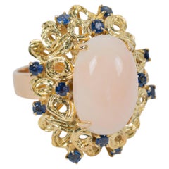 Vintage 14k Yellow Gold Angel Skin Coral & Blue Sapphire Cocktail Ring