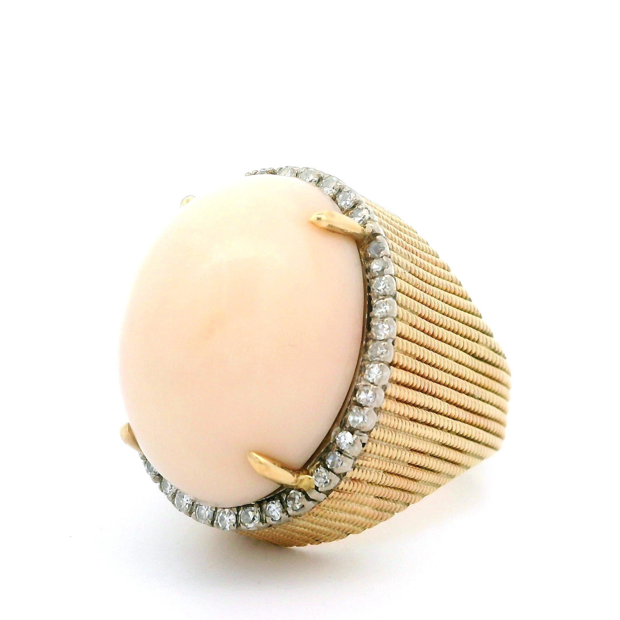Vintage 14k Gelbgold Angel Skin Koralle Diamant Halo Großer handgefertigter Ring im Angebot 3