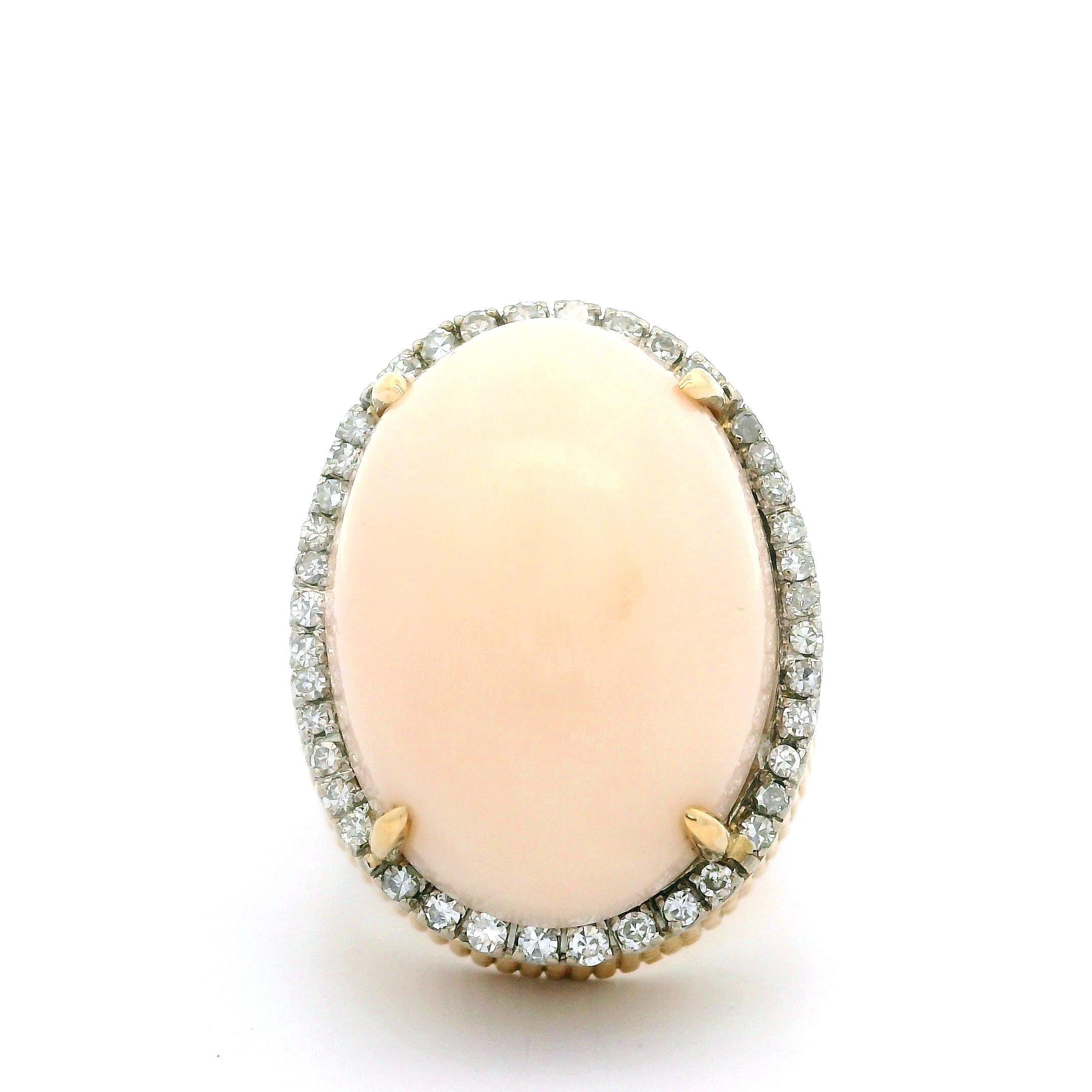 Vintage 14k Gelbgold Angel Skin Koralle Diamant Halo Großer handgefertigter Ring im Angebot 4