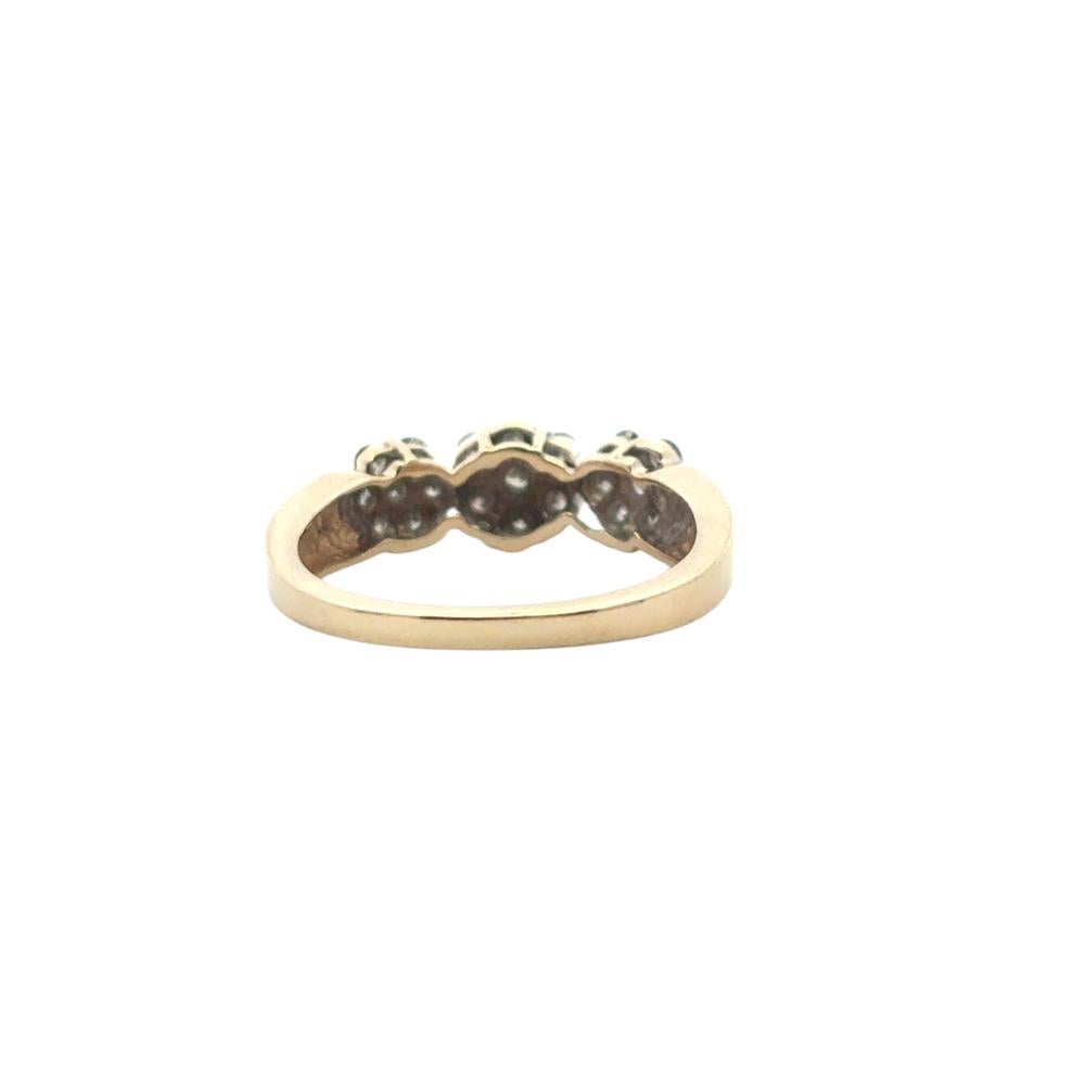 Vintage 14k Yellow Gold approx. 0.32ctw Natural Round Diamond Three Flower Ring Excellent état - En vente à Boca Raton, FL