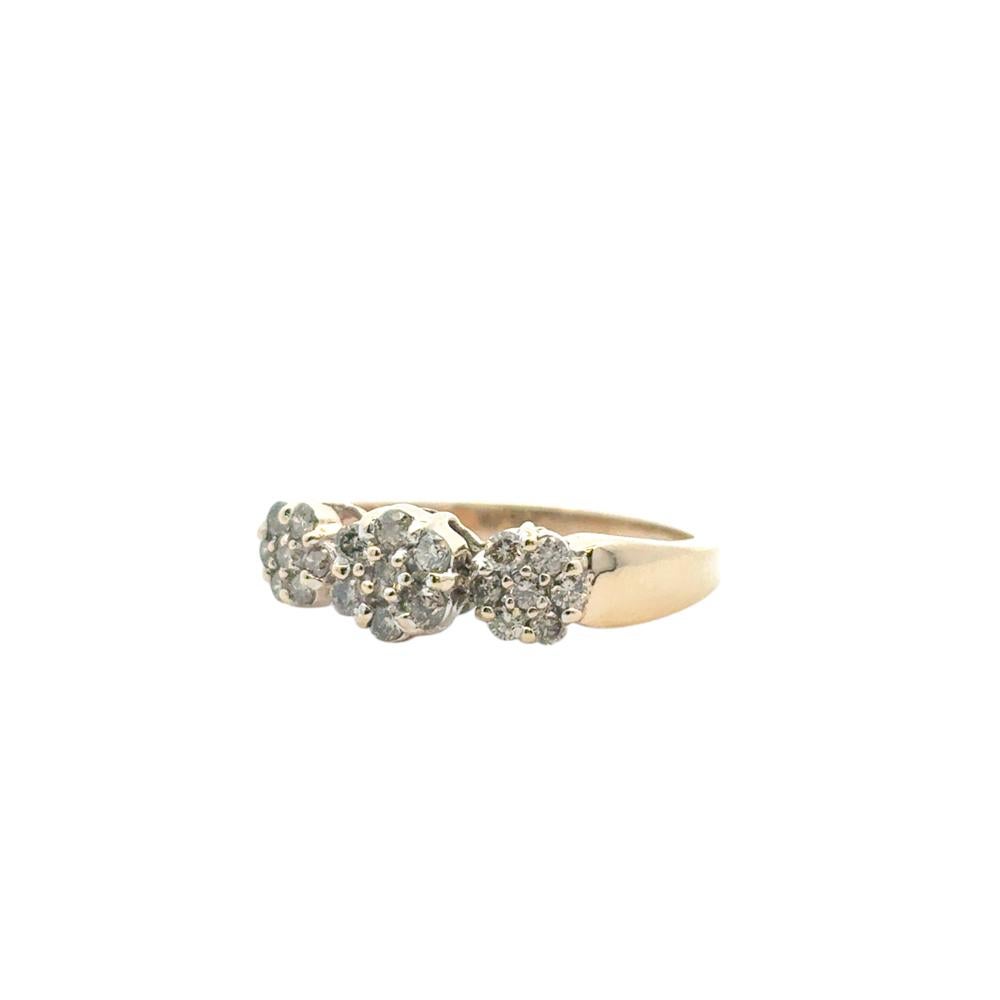 Vintage 14k Yellow Gold approx. 0.32ctw Natural Round Diamond Three Flower Ring en vente 1