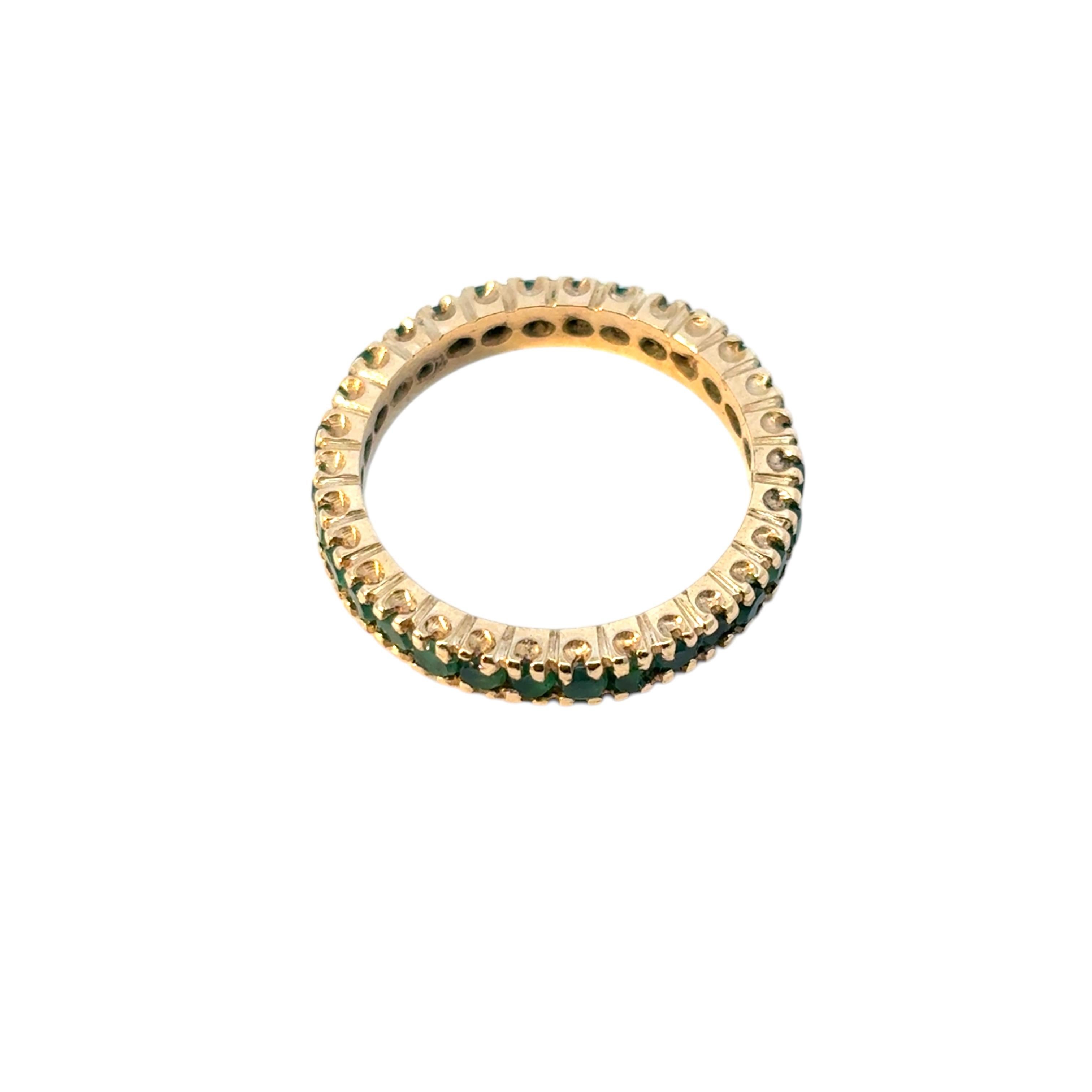 Vintage 14k Yellow Gold Approx. 0.75ctw Emerald Ring Band

This stunning vintage Gold 0.75ctw Emerald Ring is in excellent condition and is ready to ship!

Material: 14k Yellow Gold
Gemstone Details: This ring features 30 Emerald stones, weighing