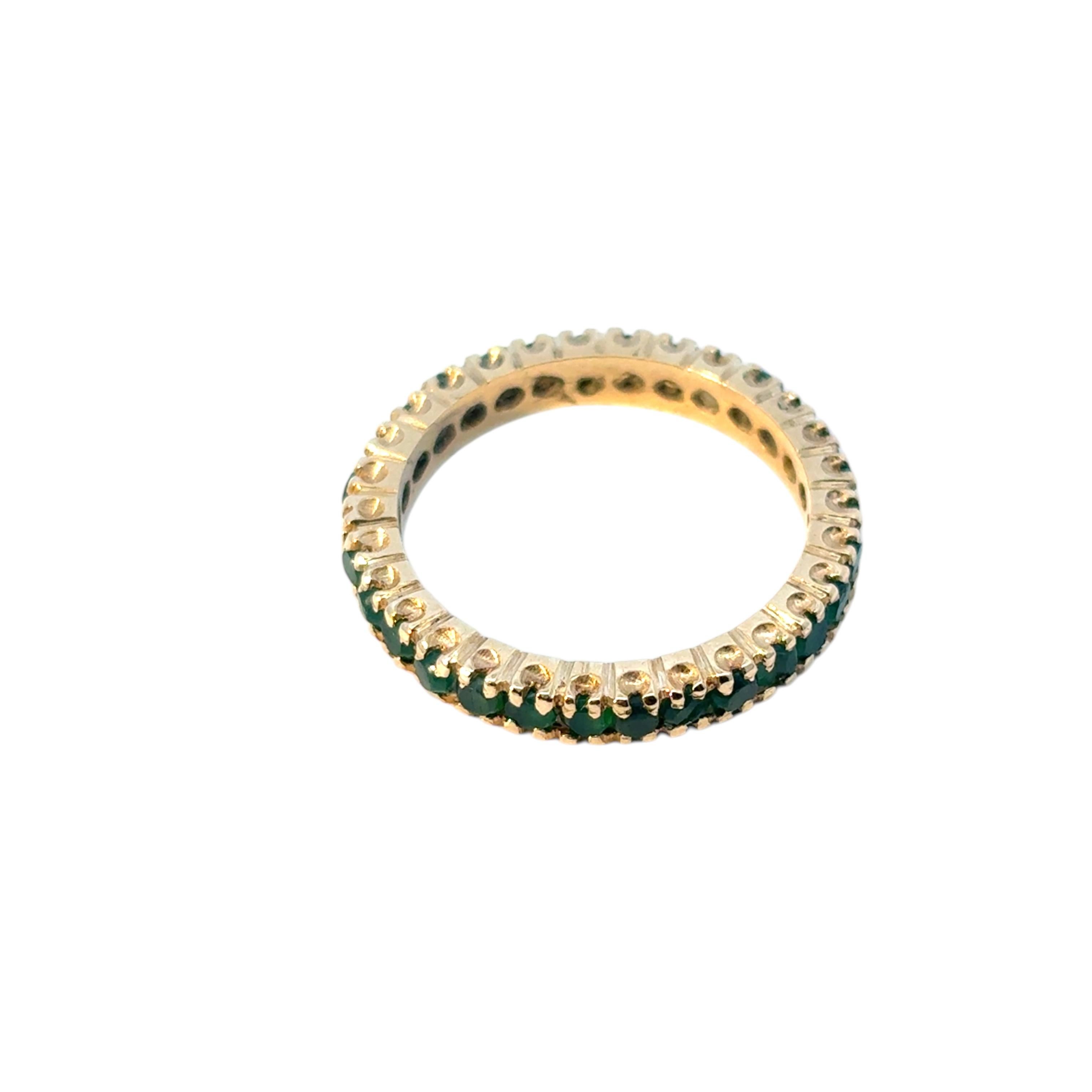 Vintage 14k Yellow Gold Approx. 0.75ctw Emerald Ring Band In Excellent Condition In Boca Raton, FL