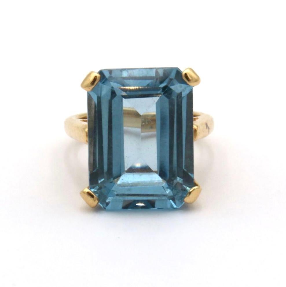 Modern Vintage 14K Yellow Gold Aquamarine Ring For Sale