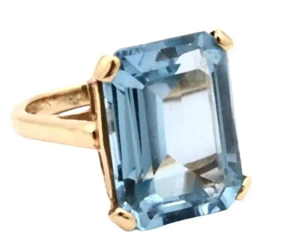 Vintage 14K Yellow Gold Aquamarine Ring In Excellent Condition For Sale In Bradenton, FL