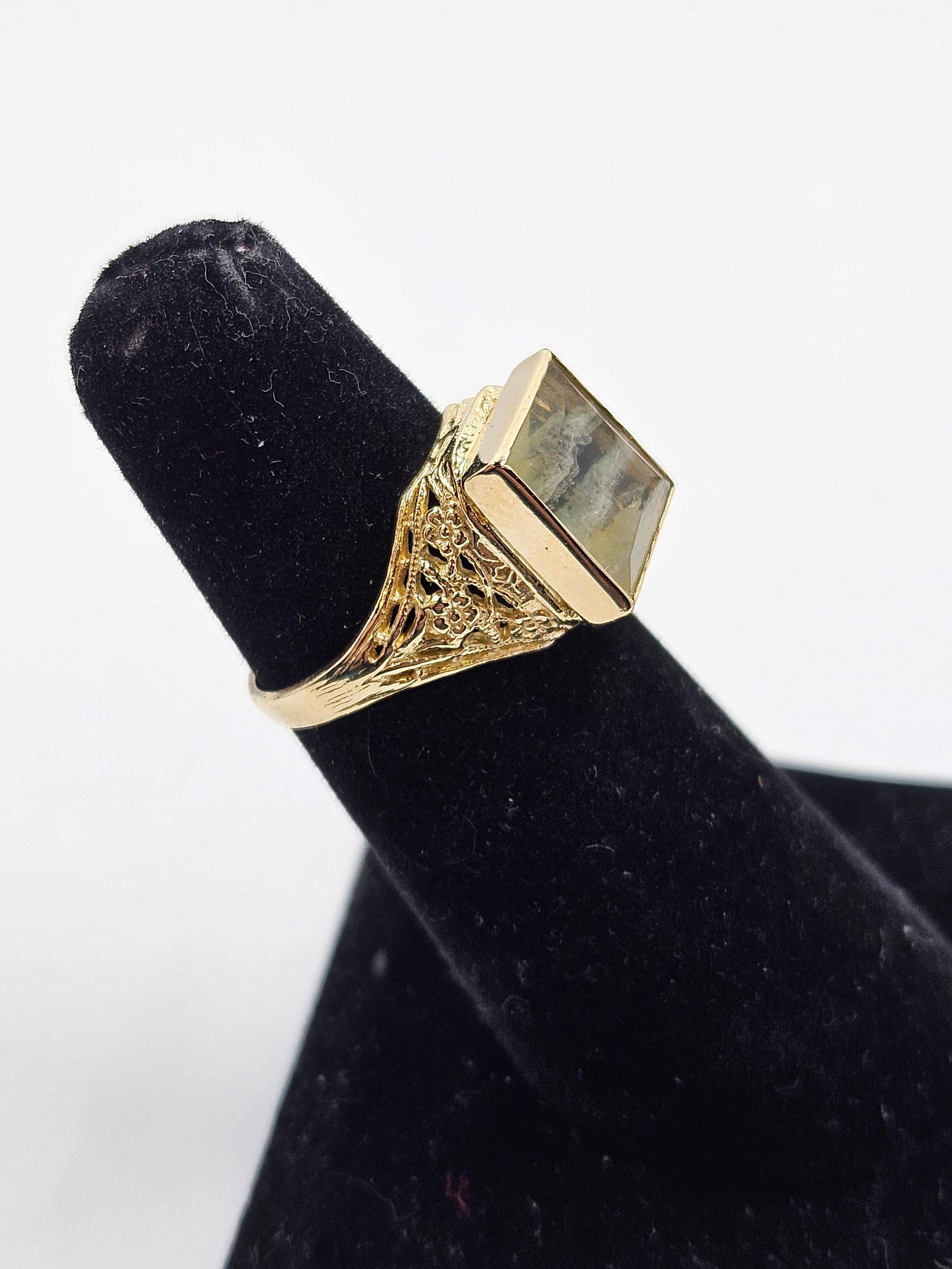 Women's or Men's Vintage 14K Yellow Gold Banded Fluorite Filigree Ring For Sale