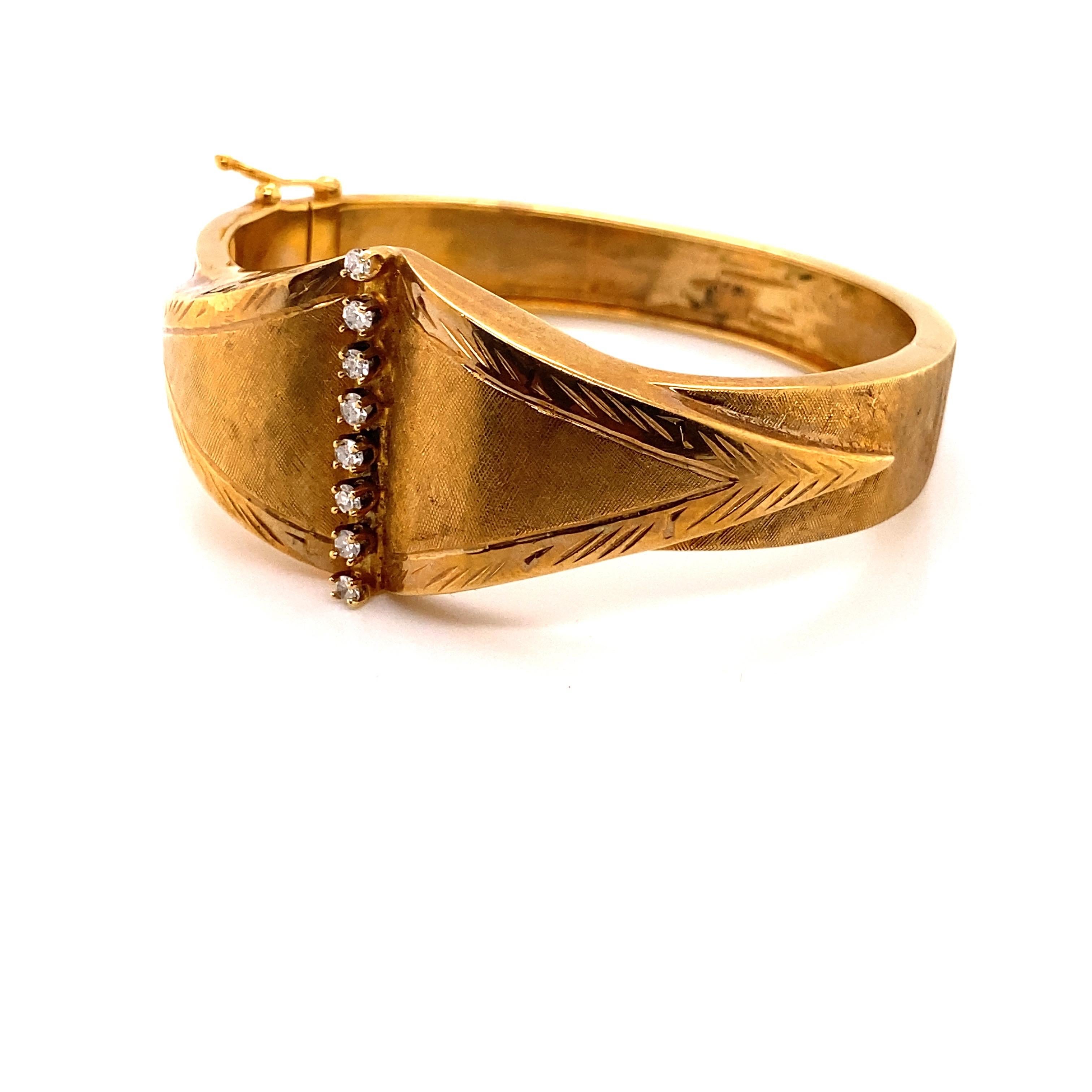 Taille simple Bracelet jonc vintage en or jaune 14 carats avec diamants en vente