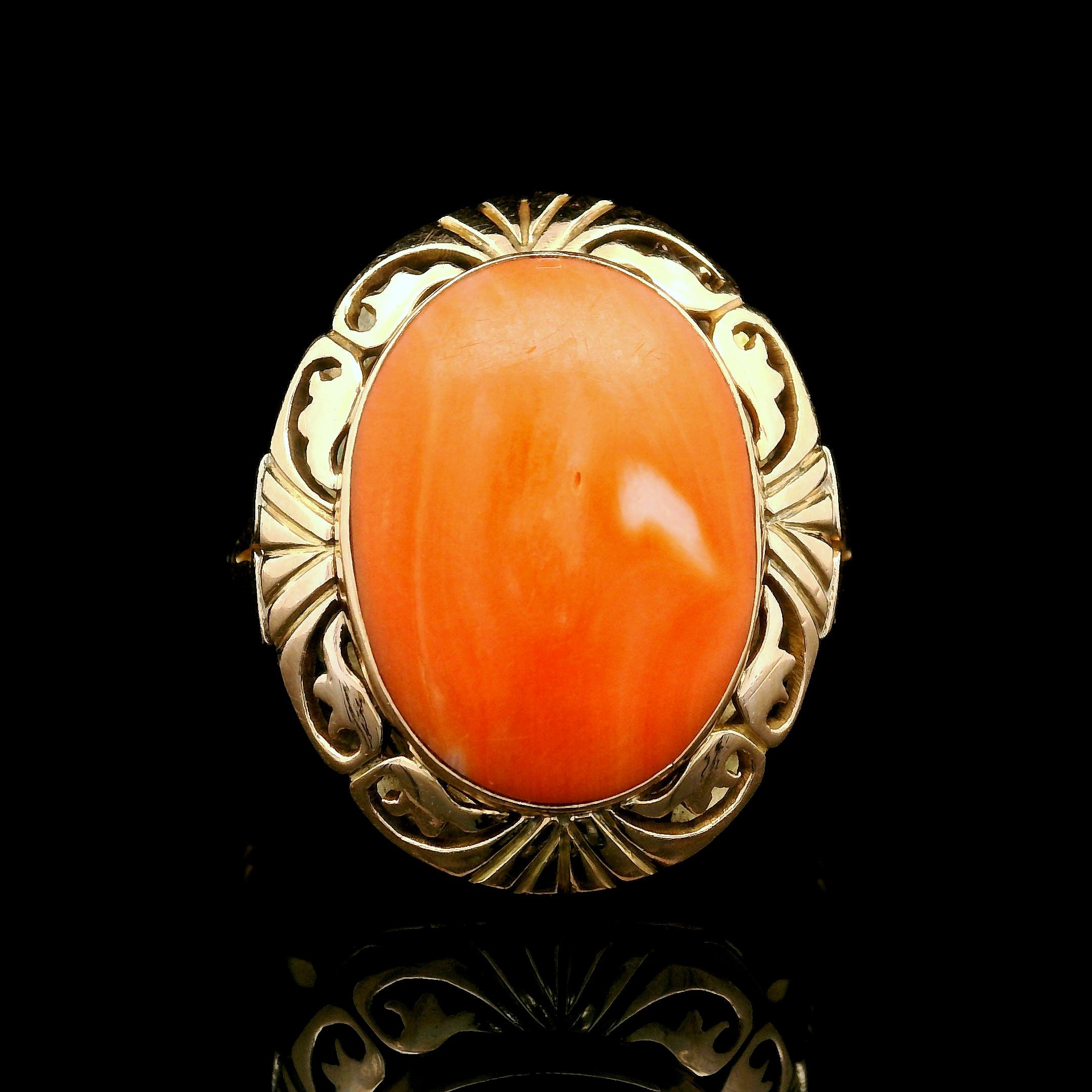 Vintage 14k Yellow Gold Bezel Coral Cabochon Etched & Open Floral Work Ring For Sale 4