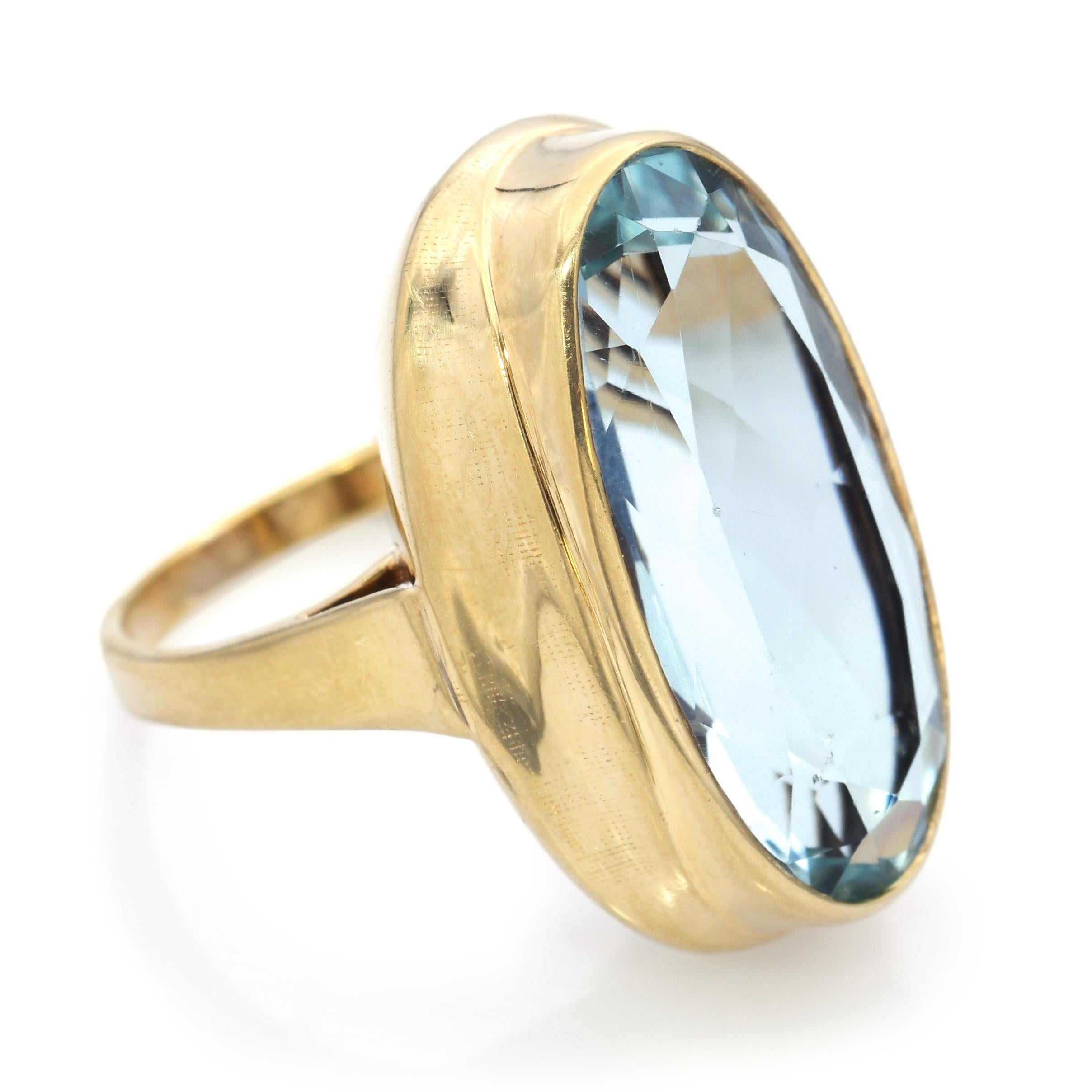 da uomo o donna Vintage 14k Yellow Gold Bezel Set Aquamarine Ring in vendita