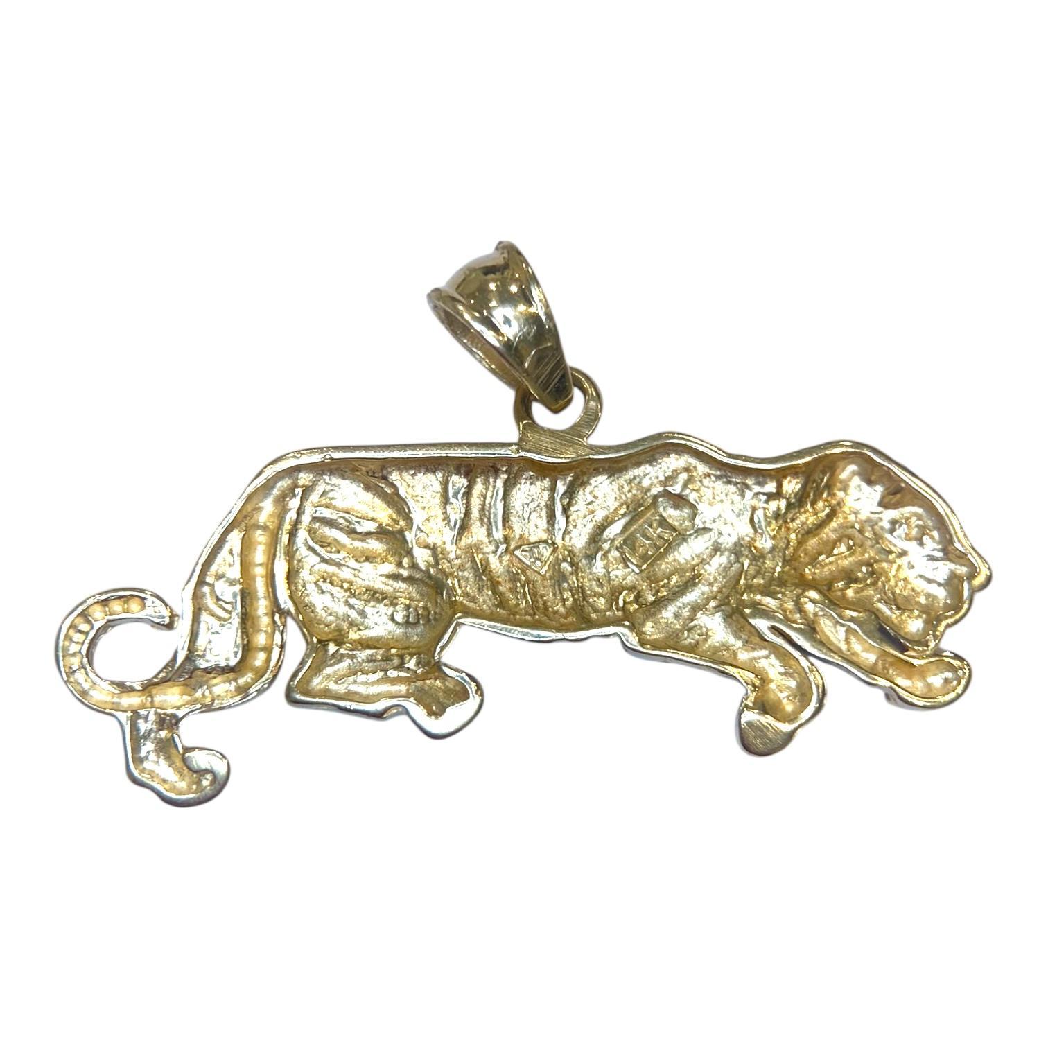Pendentif vintage en or jaune 14K avec un tigre en émail noir en vente 1