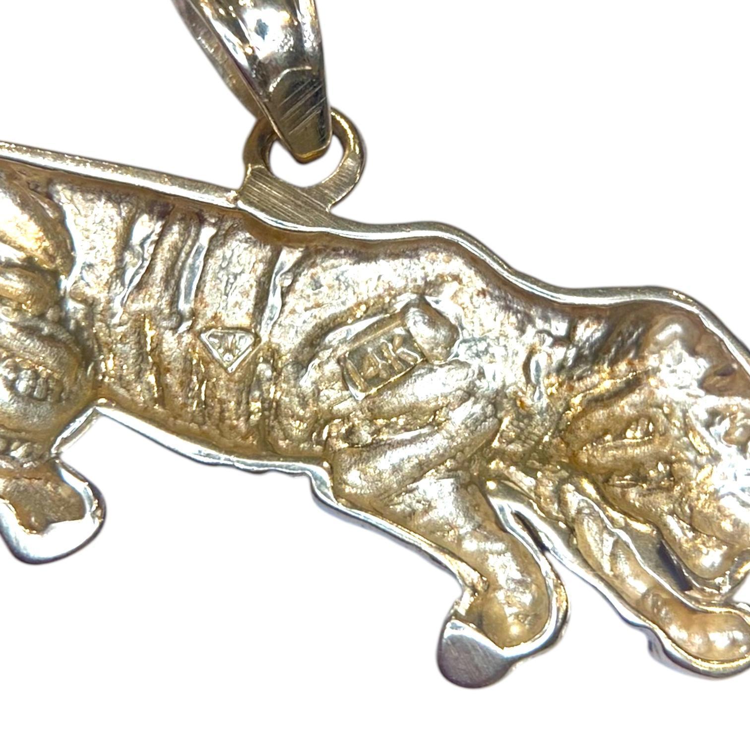 Pendentif vintage en or jaune 14K avec un tigre en émail noir en vente 2