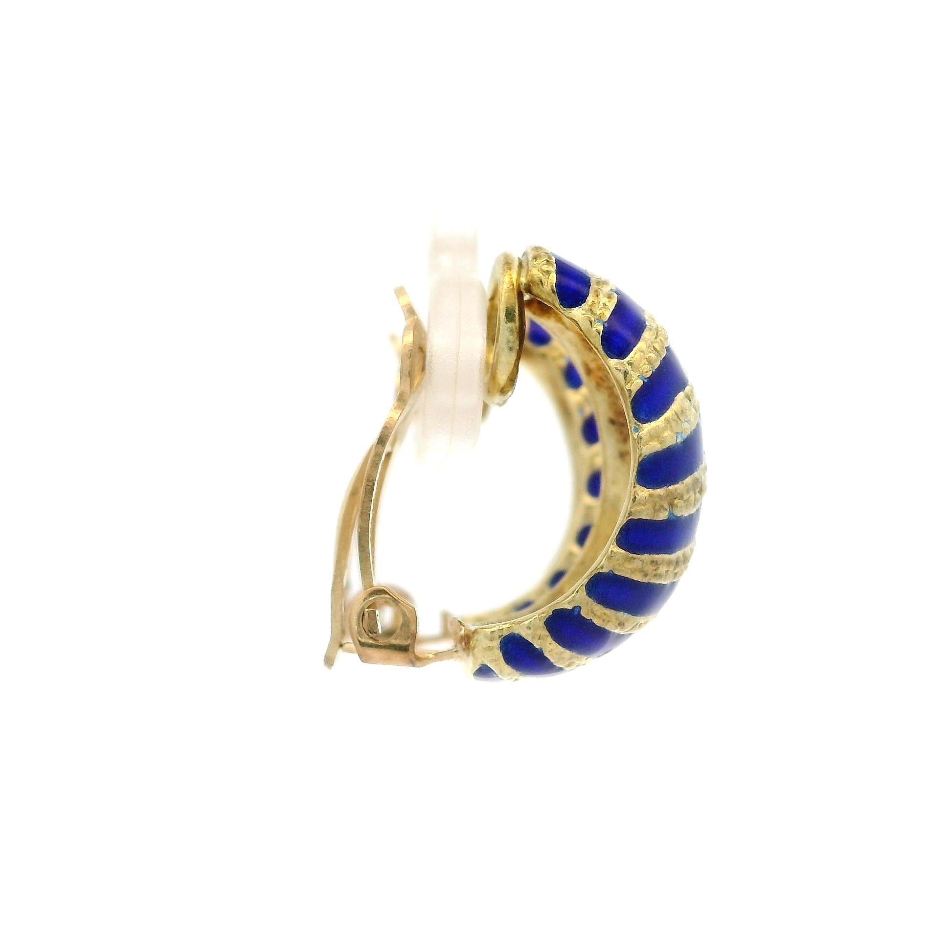 Vintage 14k Yellow Gold Blue Enamel Stripe Clip On Cuff Earrings In Good Condition For Sale In Montclair, NJ