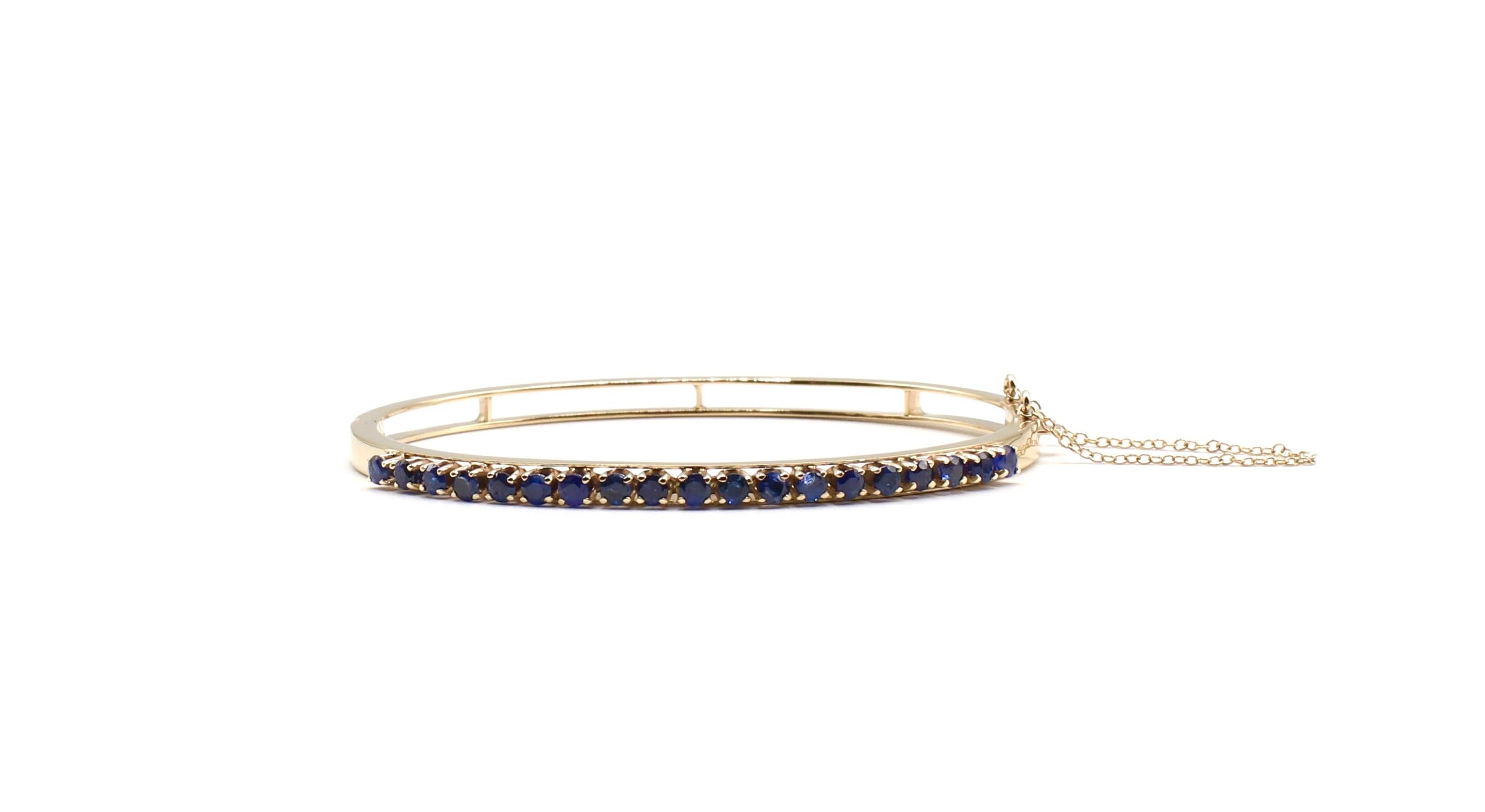 Vintage 14 Karat Yellow Gold Blue Sapphire Hinged Bracelet Bangle 1