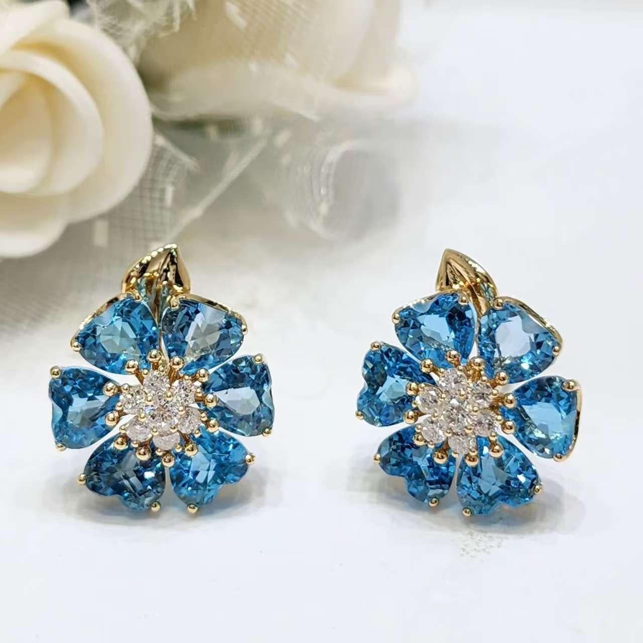 Cuore Orecchini d'epoca in oro giallo 14K con fiori di topazio blu e diamanti in vendita