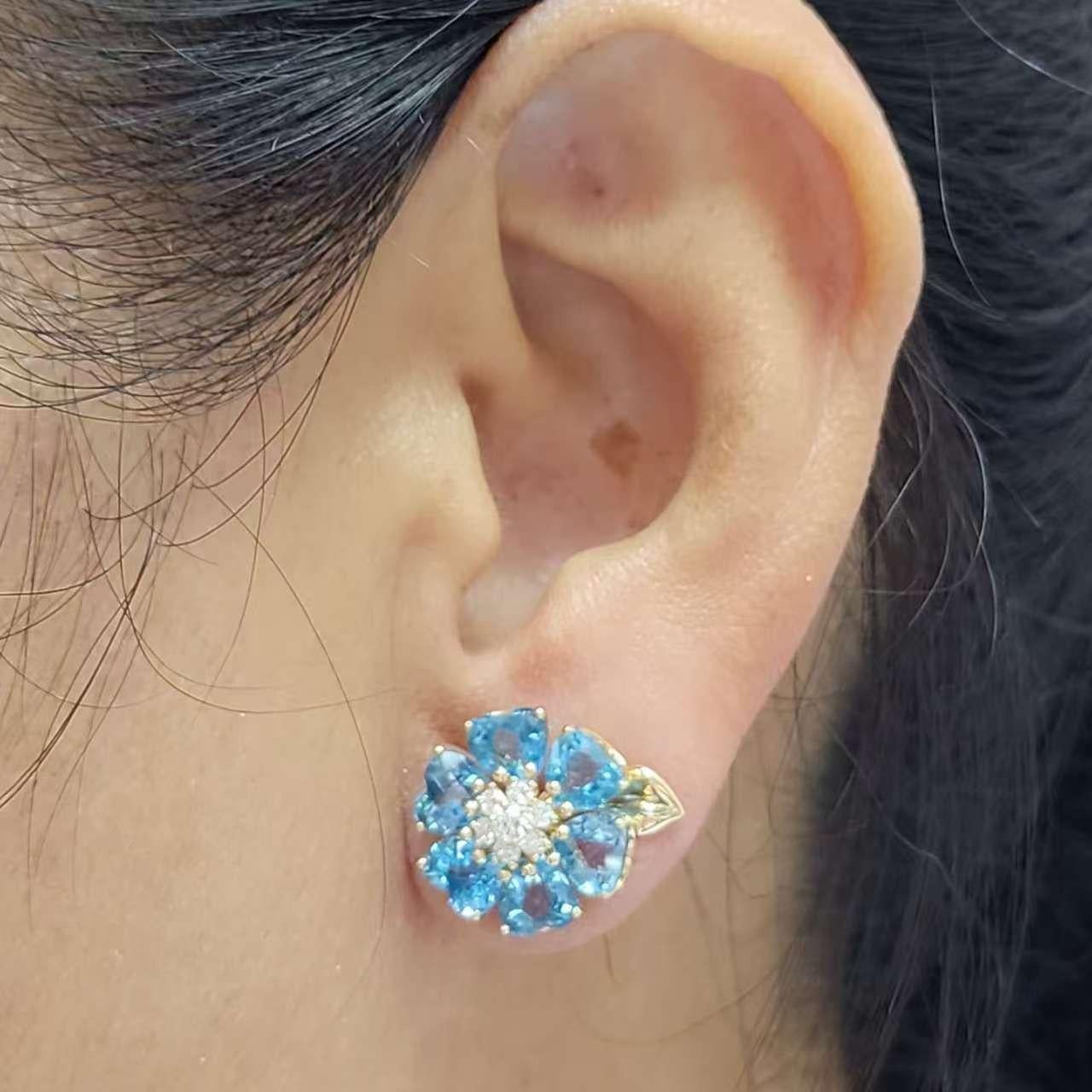 Orecchini d'epoca in oro giallo 14K con fiori di topazio blu e diamanti in vendita 2