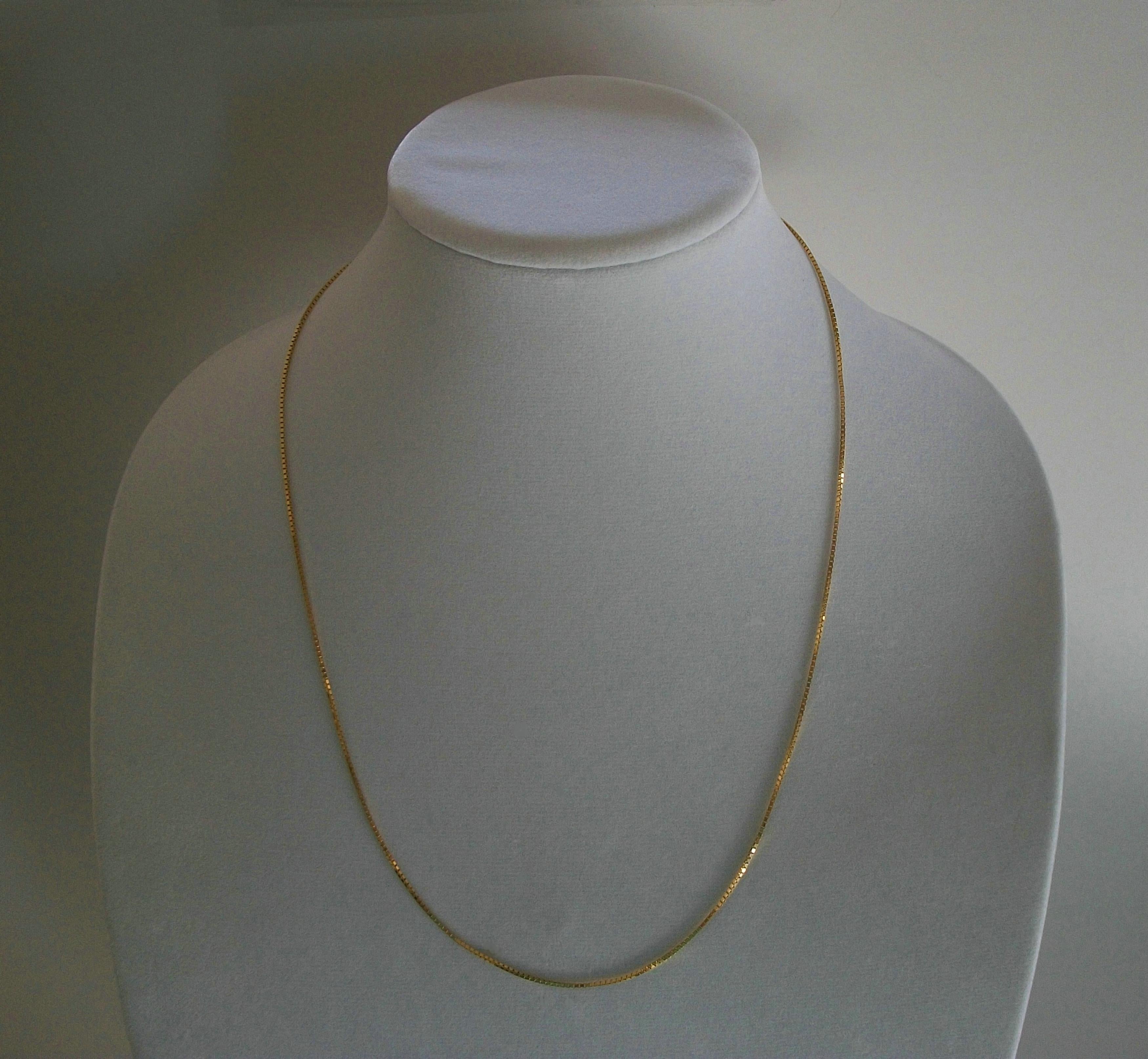 Modern Vintage 14K Yellow Gold Box Chain - Signed - Italy - Circa 1980's For Sale