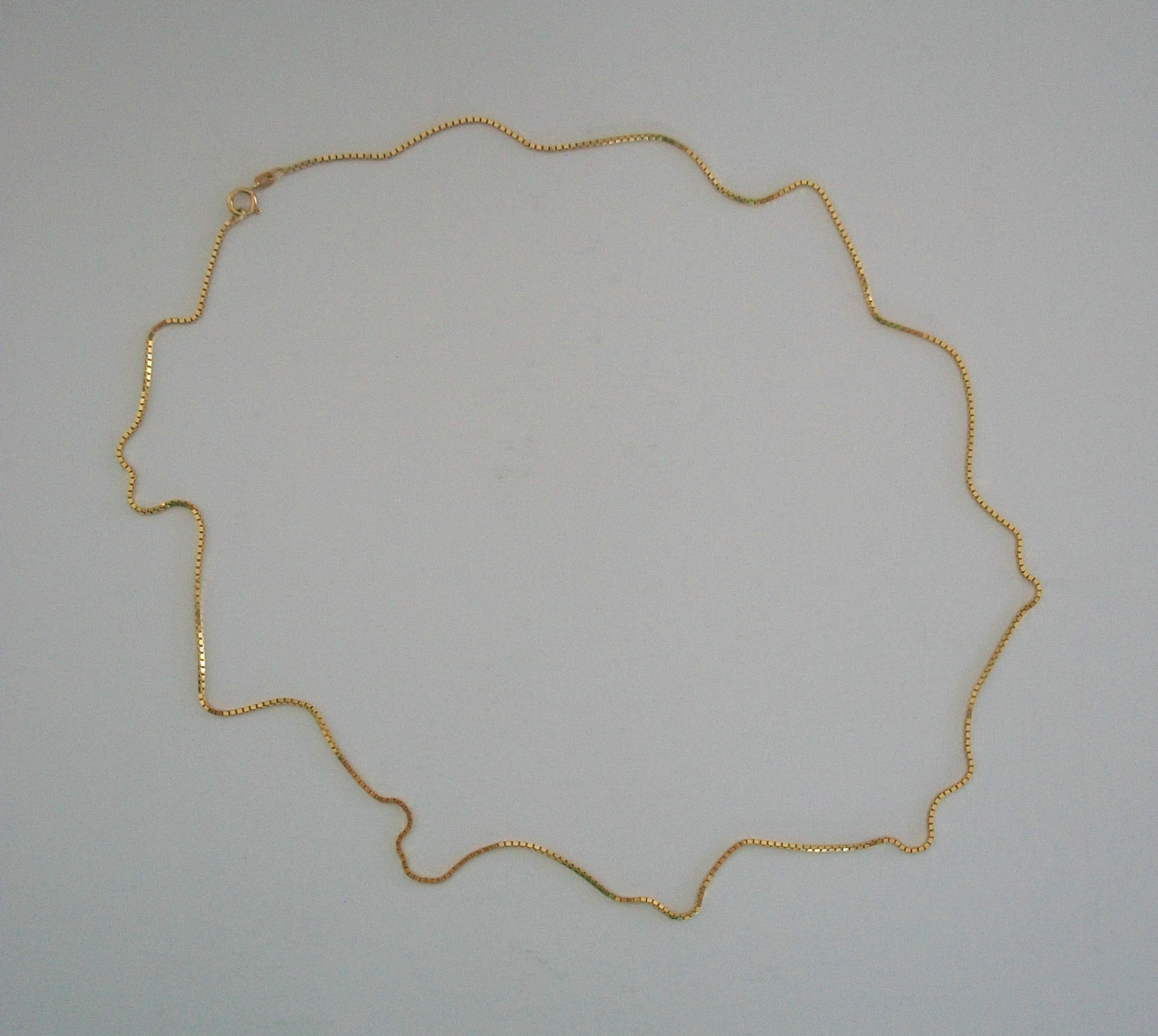 Vintage 14K Yellow Gold Box Chain - Signed - Italy - Circa 1980's In Excellent Condition For Sale In Chatham, CA