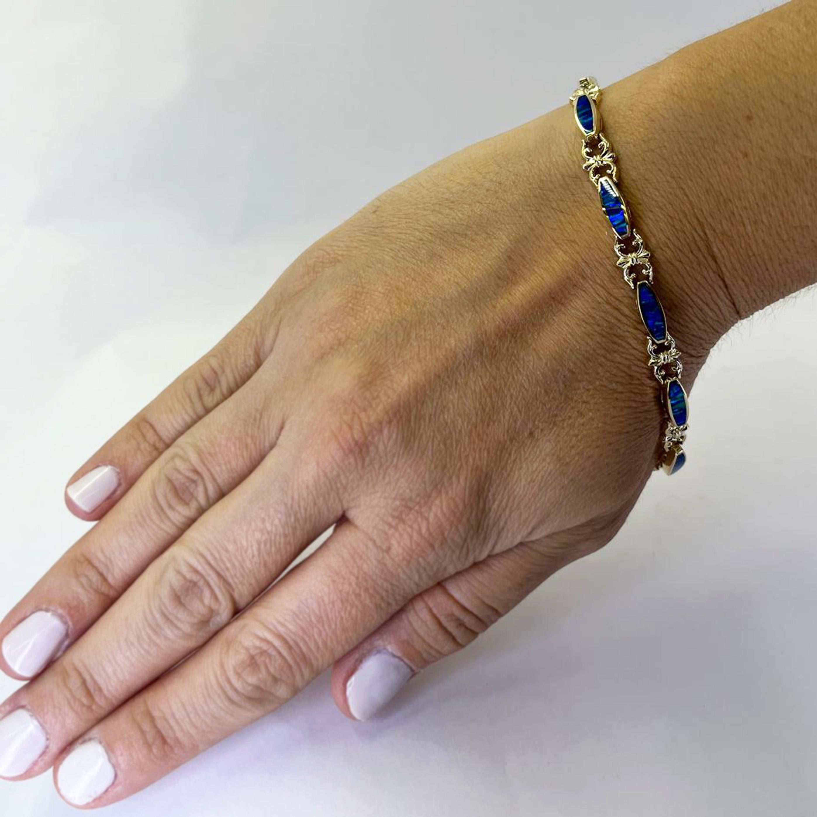 Pulsera vintage de oro amarillo de 14 quilates con incrustaciones de ópalo azul y verde en venta 1