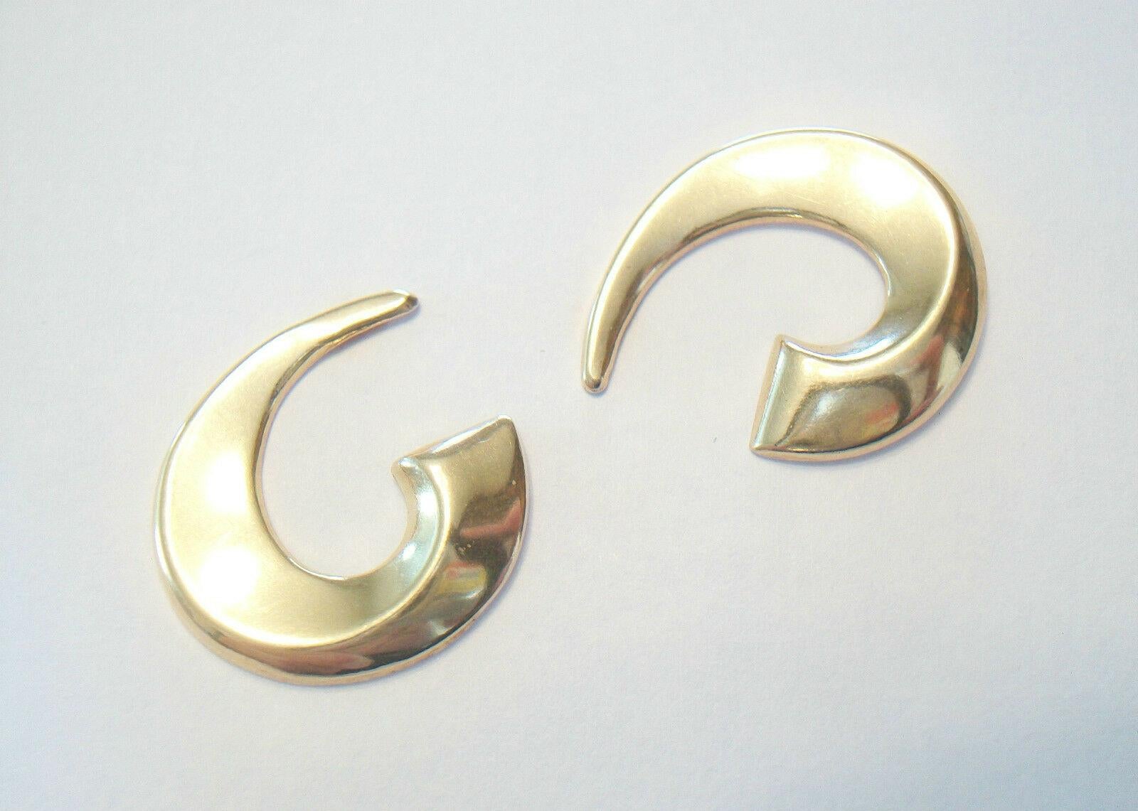 Modern Vintage 14k Yellow Gold 'C' Scroll Earrings, Signed, U.S, Late 20th Century For Sale