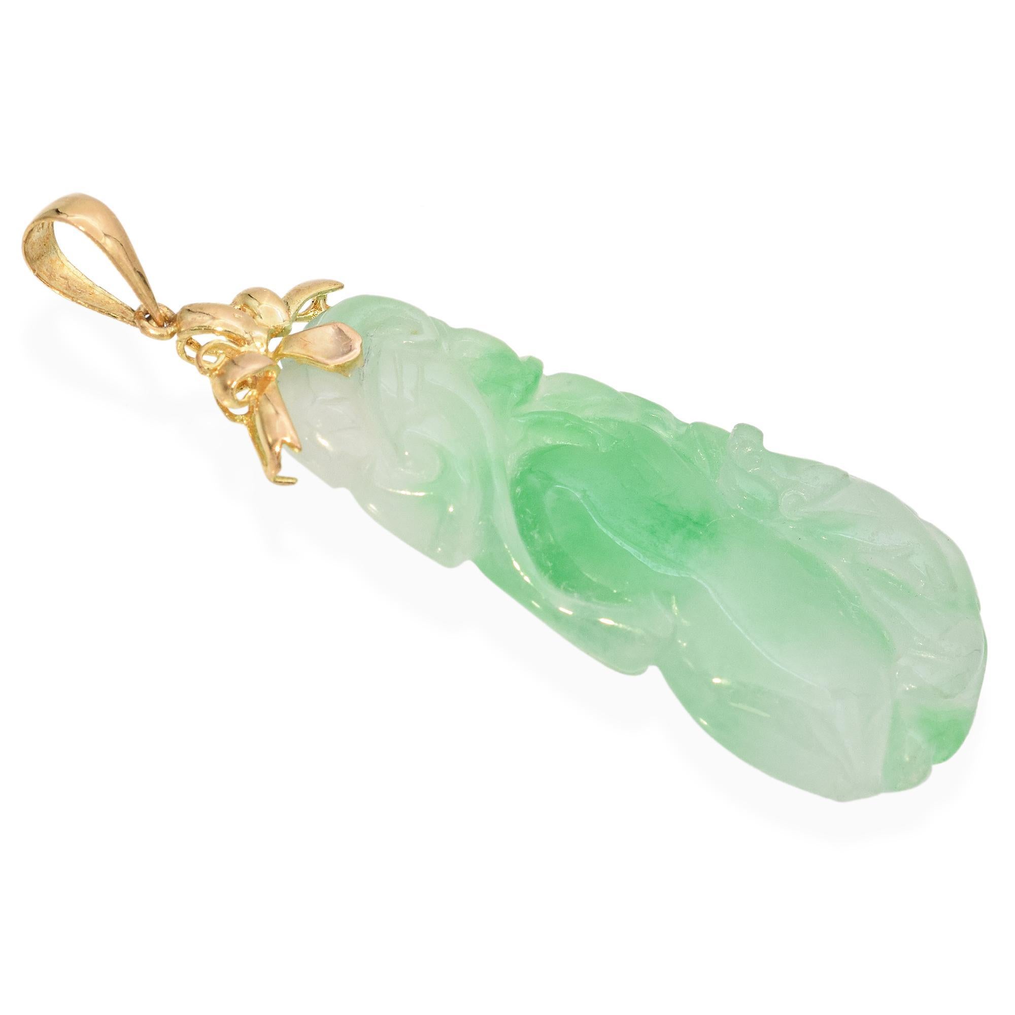 Women's Vintage 14K Yellow Gold Carved Green Jade Floral Pendant For Sale