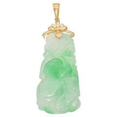 Colgante Floral Vintage de Jade Verde Tallado en Oro Amarillo de 14 K
