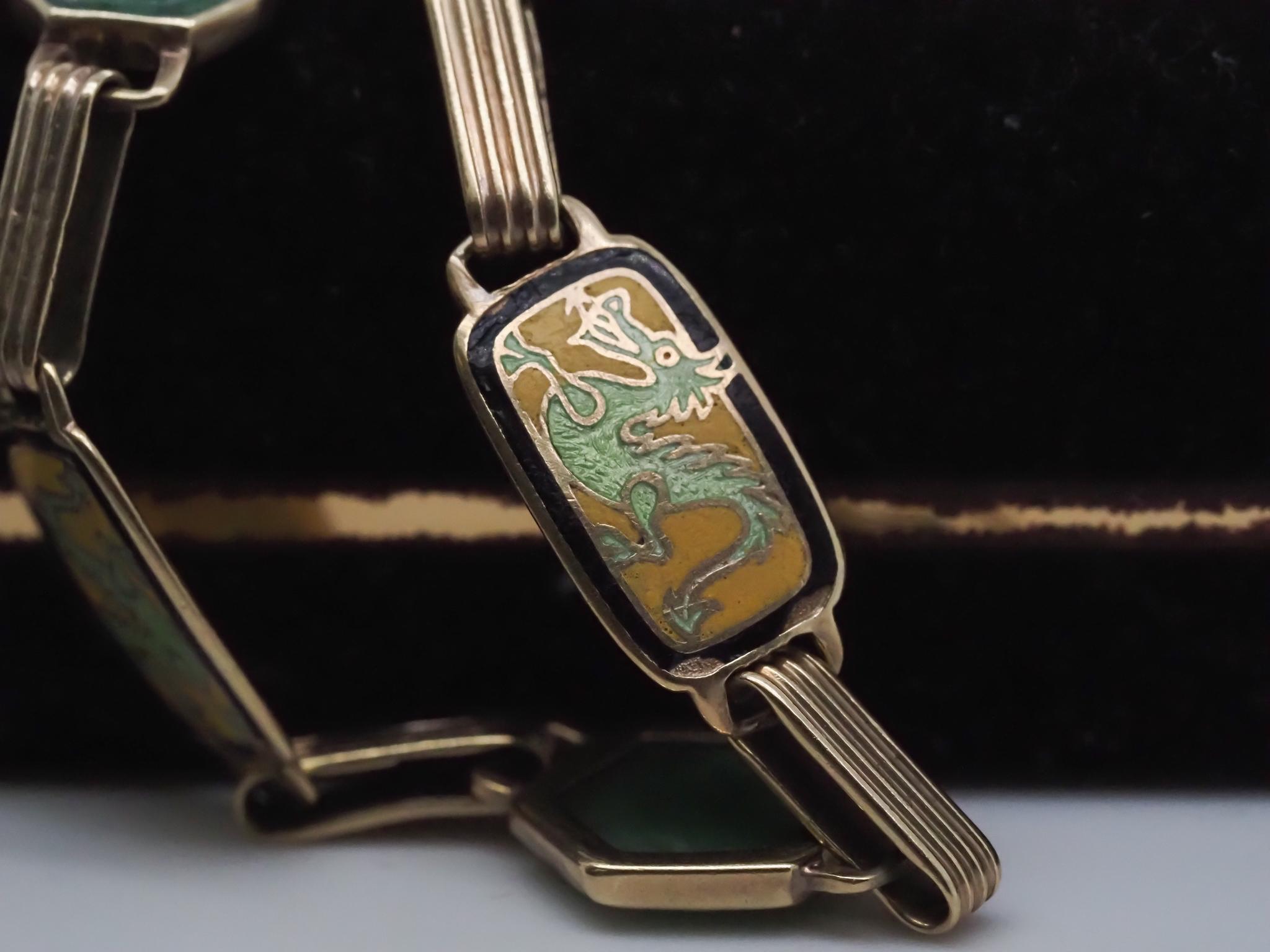 Bracelet dragon vintage en or jaune 14 carats sculpté, jade et émail en vente 4