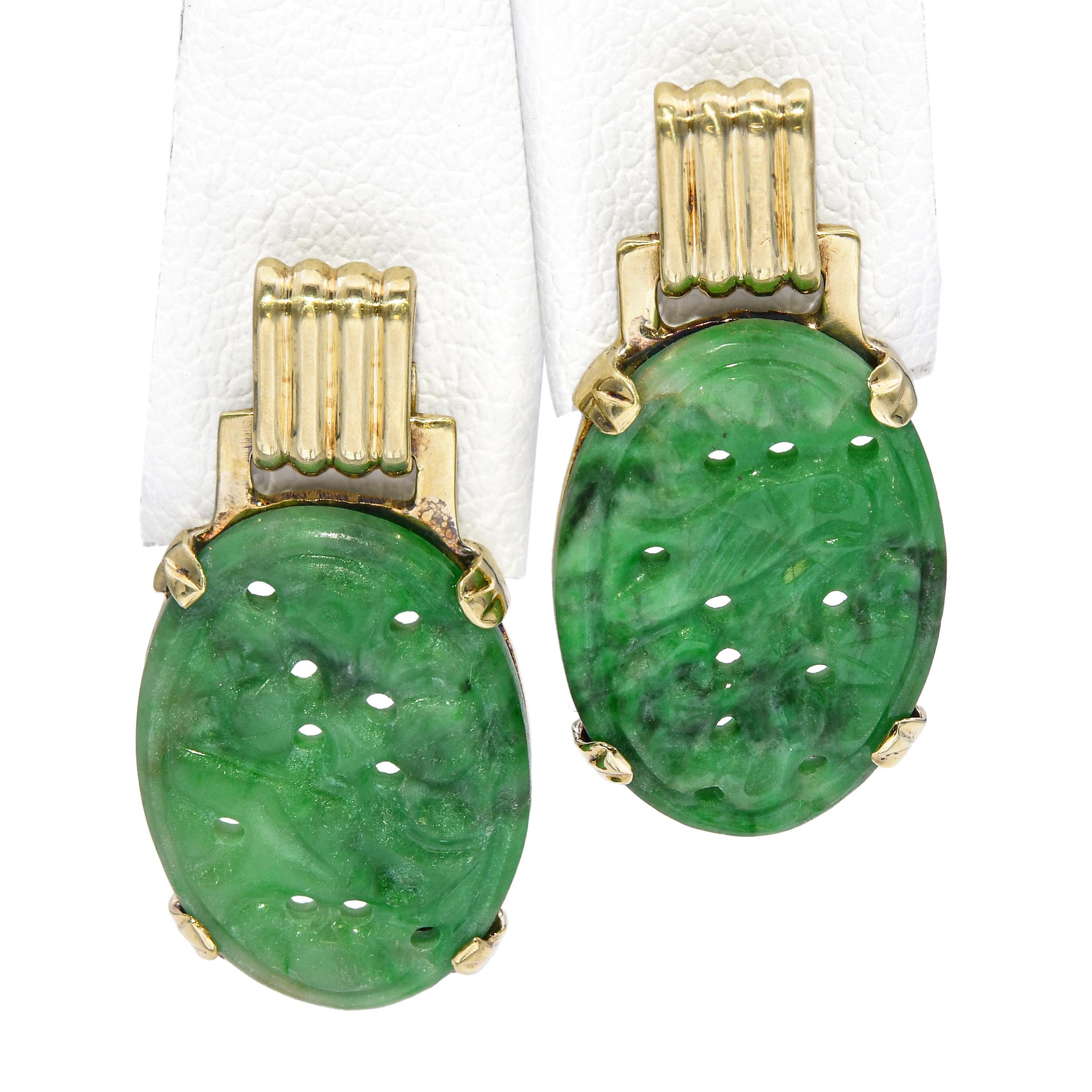 Women's Vintage 14k Yellow Gold Carved Jade Earrings For Sale