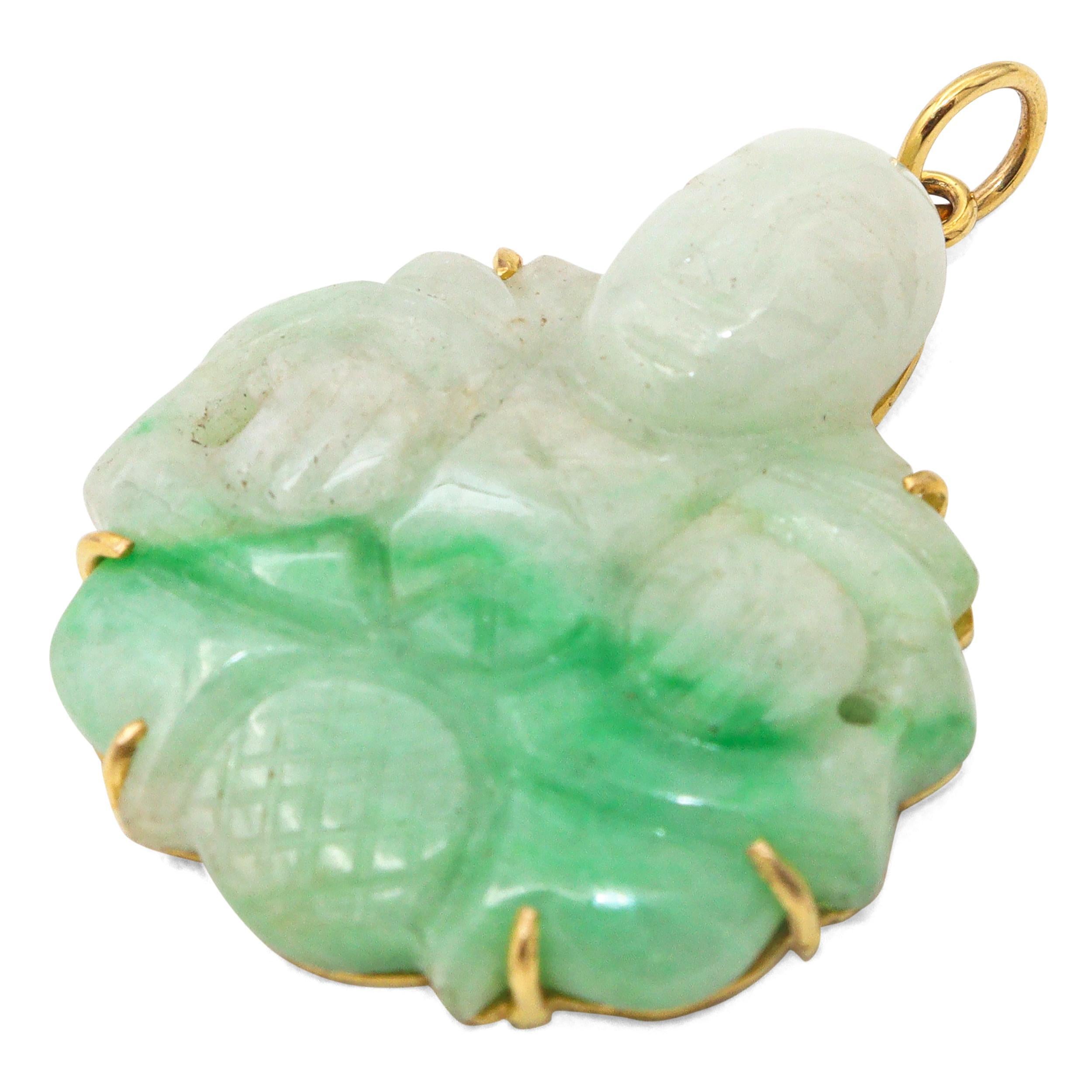 Pendentif vintage en or jaune 14k en jade sculpté Bon état - En vente à New York, NY