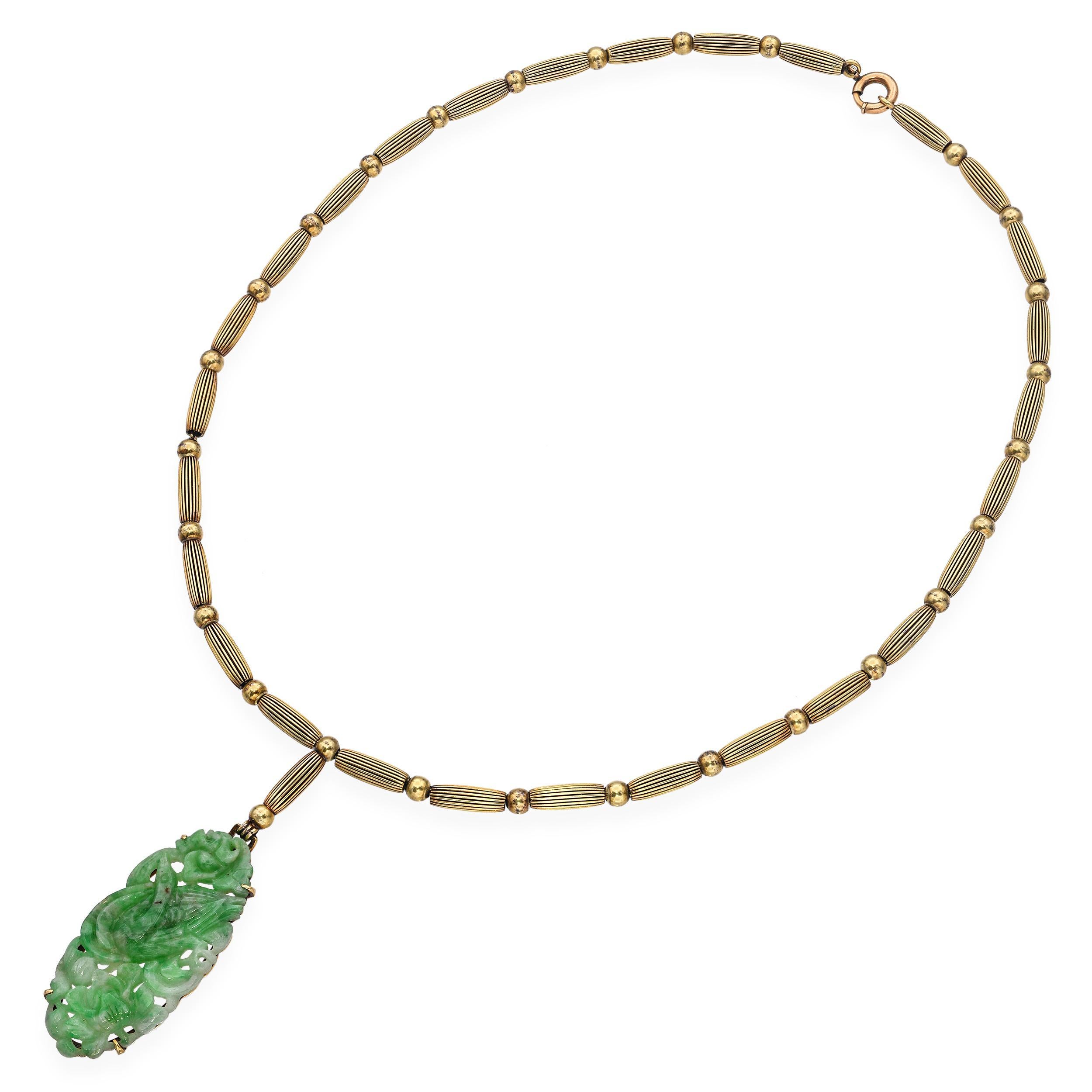 da uomo o donna Collana con ciondolo di giada intagliata in oro giallo 14k vintage in vendita