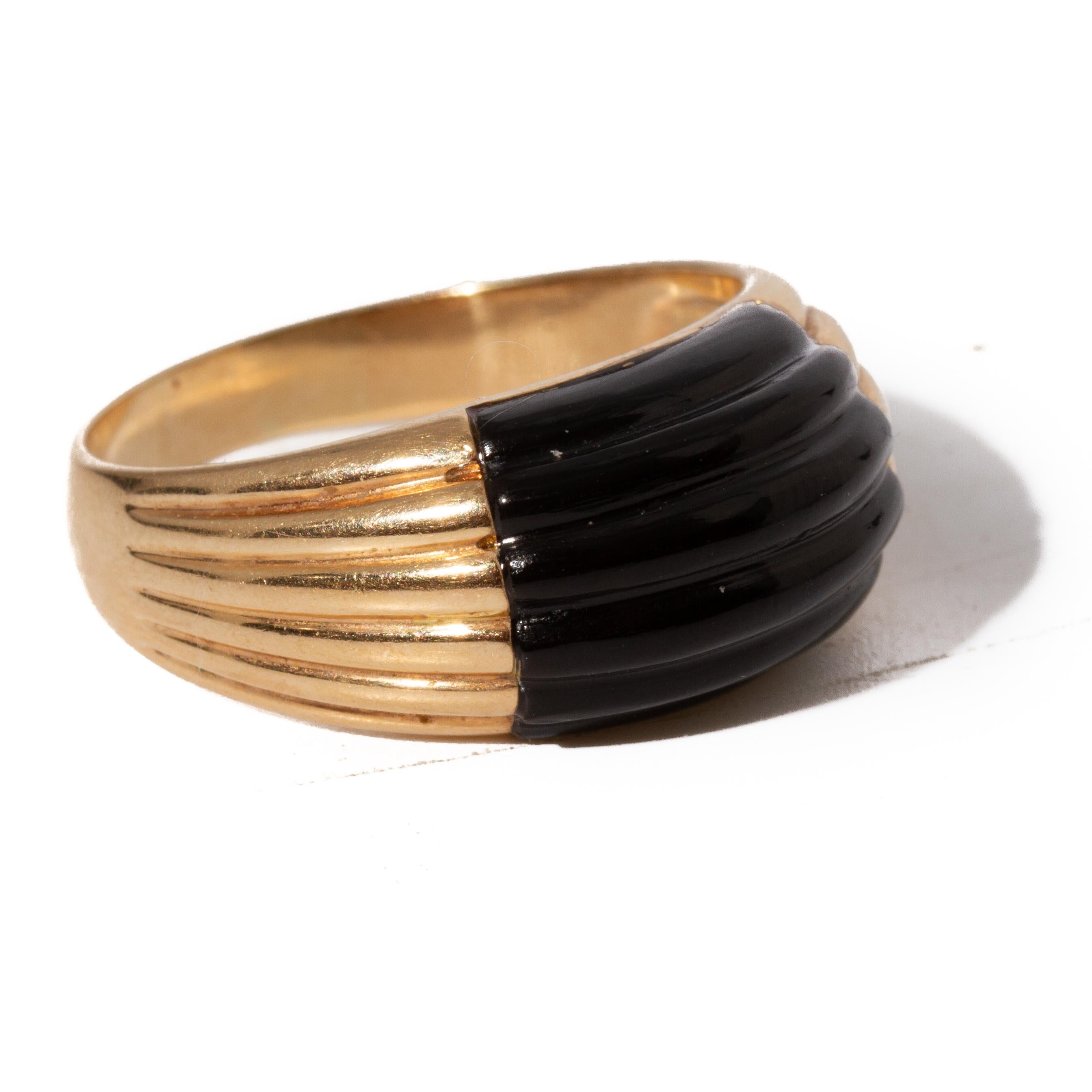 Vintage 14K Yellow Gold Carved Onyx Ring In Good Condition In Kingston, NY