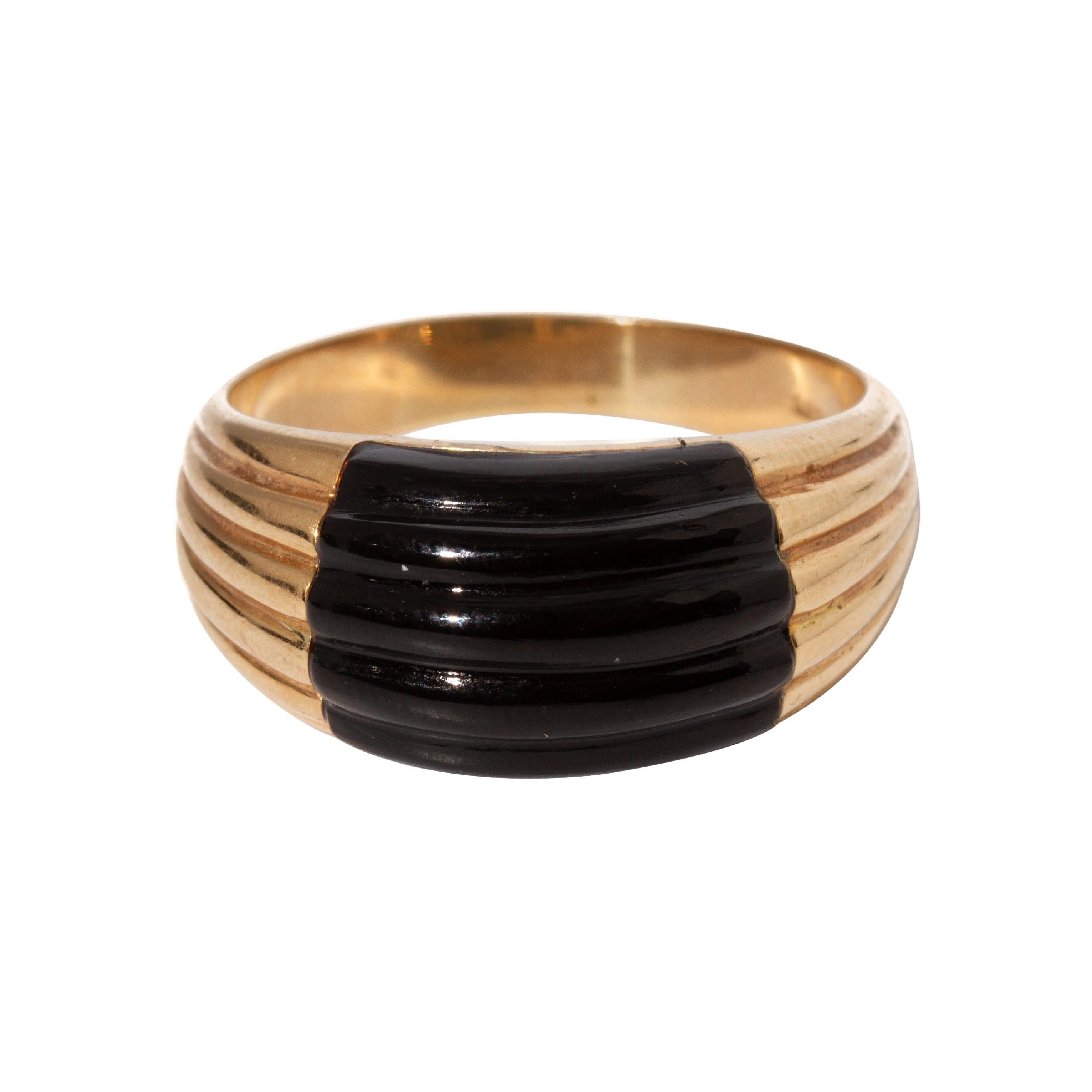 Vintage 14K Yellow Gold Carved Onyx Ring