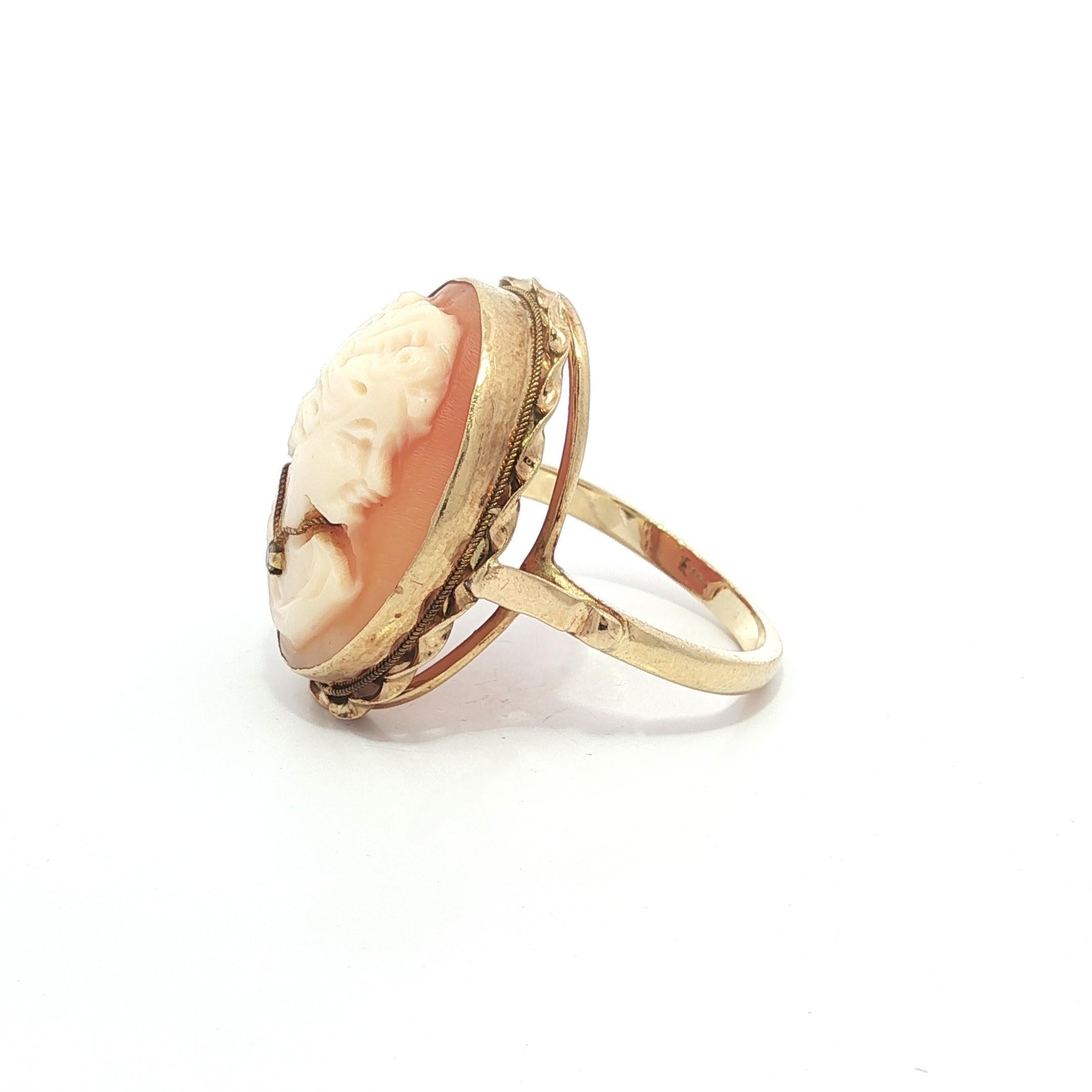 Vintage 14k Yellow Gold Shell Cameo Lady Portrait Twisted Wire Frame Ring en vente 6