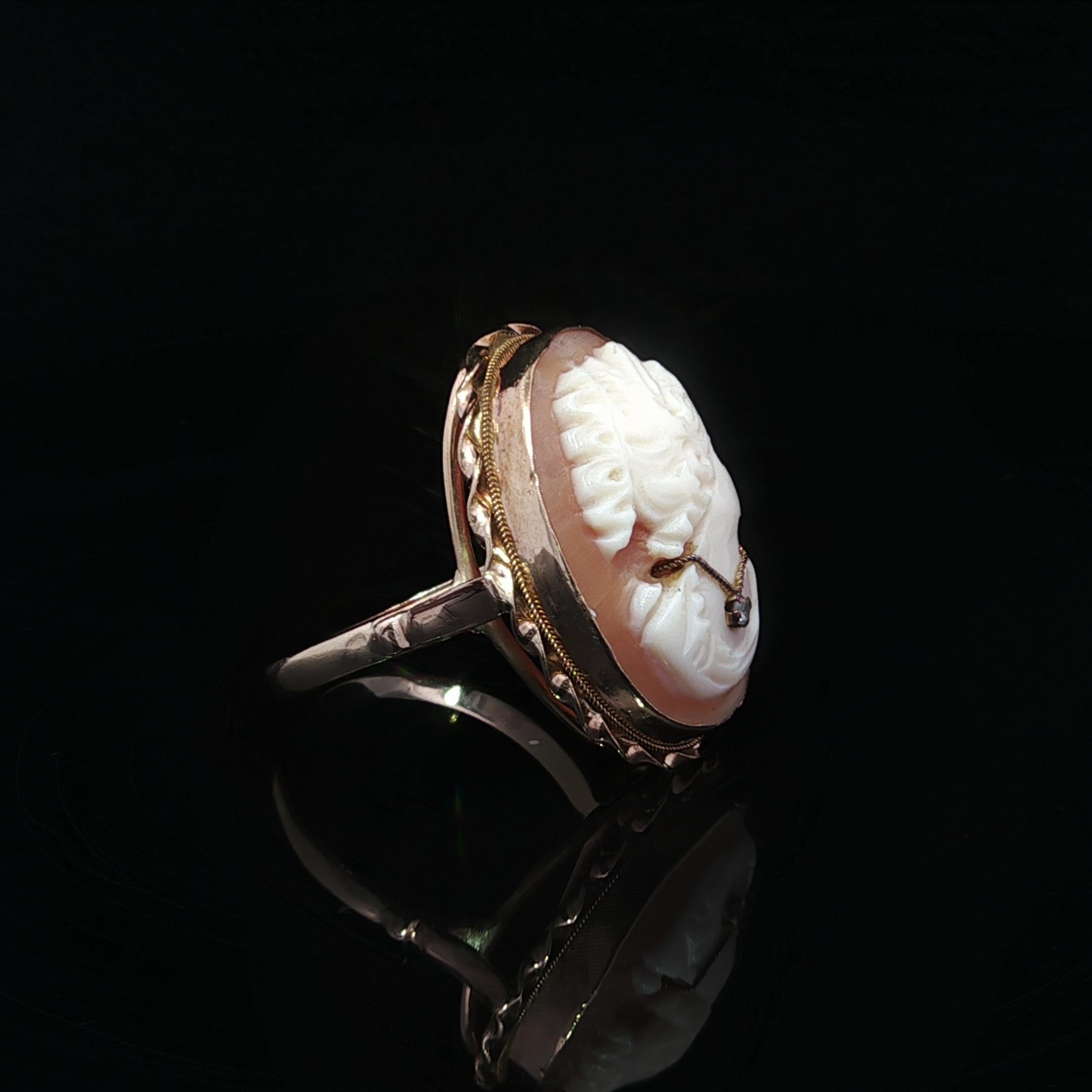 Vintage 14k Yellow Gold Shell Cameo Lady Portrait Twisted Wire Frame Ring en vente 1