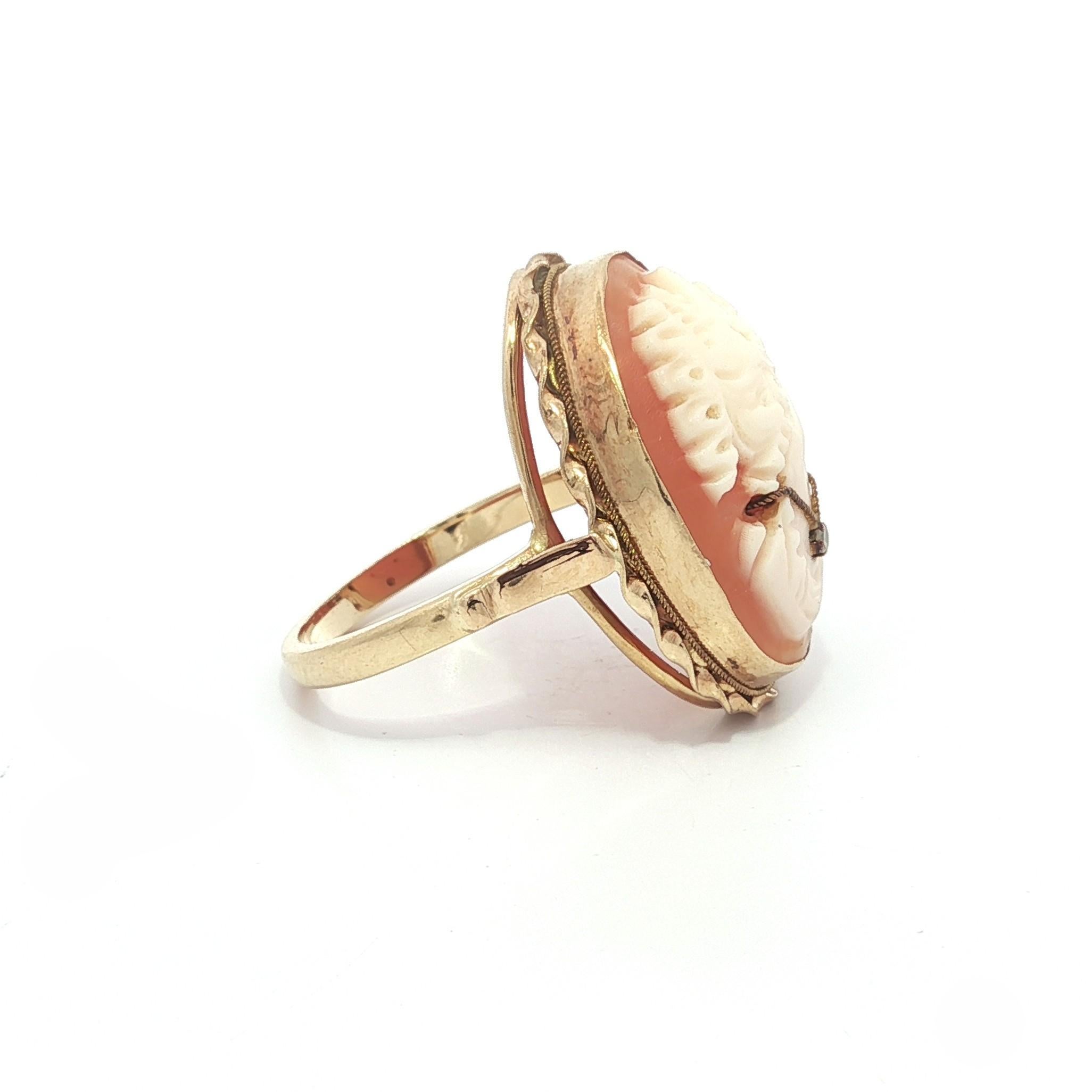 Vintage 14k Yellow Gold Shell Cameo Lady Portrait Twisted Wire Frame Ring en vente 4