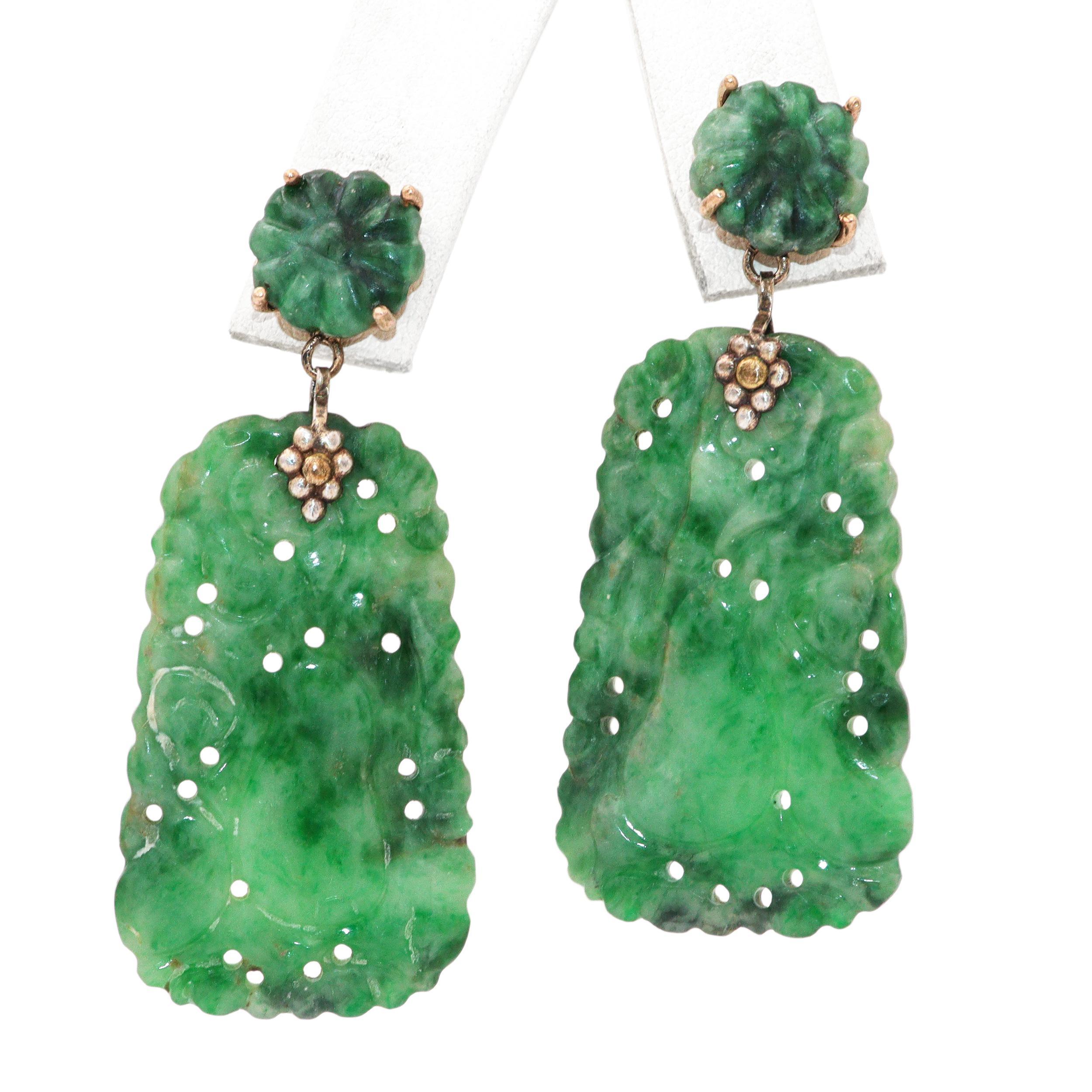 Vintage 14k Yellow Gold Carved Squash Jade Earrings In Good Condition For Sale In New York, NY