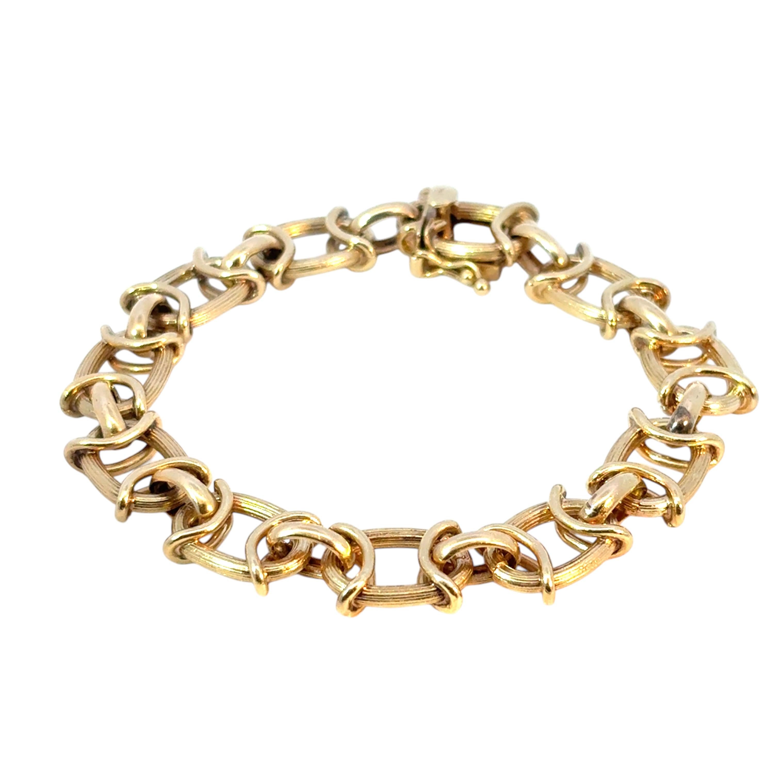 Vintage 14k Yellow Gold Chain Link Bracelet

This stunning vintage Gold Chain Link Bracelet is in excellent condition and is ready to ship!

Type: Chain Link Bracelet
Material: 14k Yellow Gold
Measurements: The entire bracelet (including the clasp)