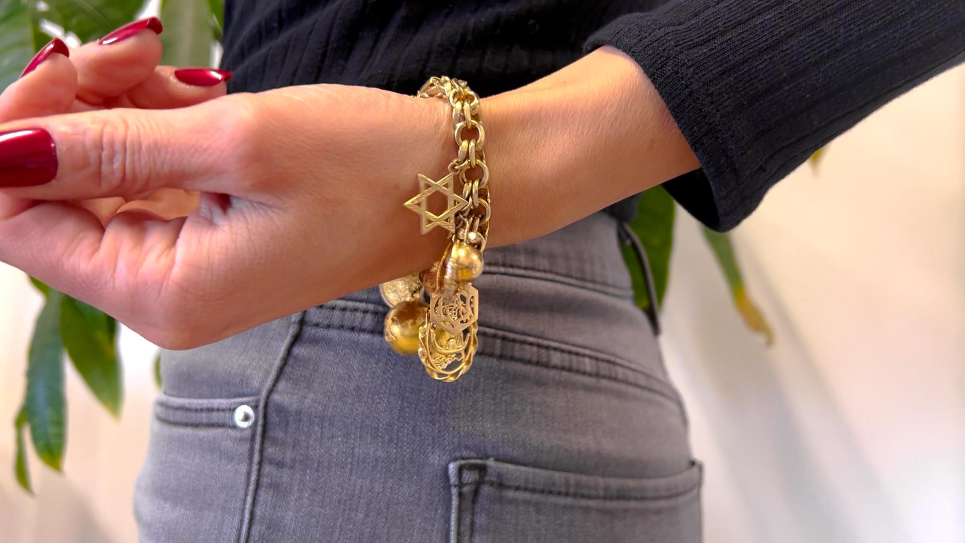 Women's or Men's Vintage 14k Yellow Gold Charm Bracelet