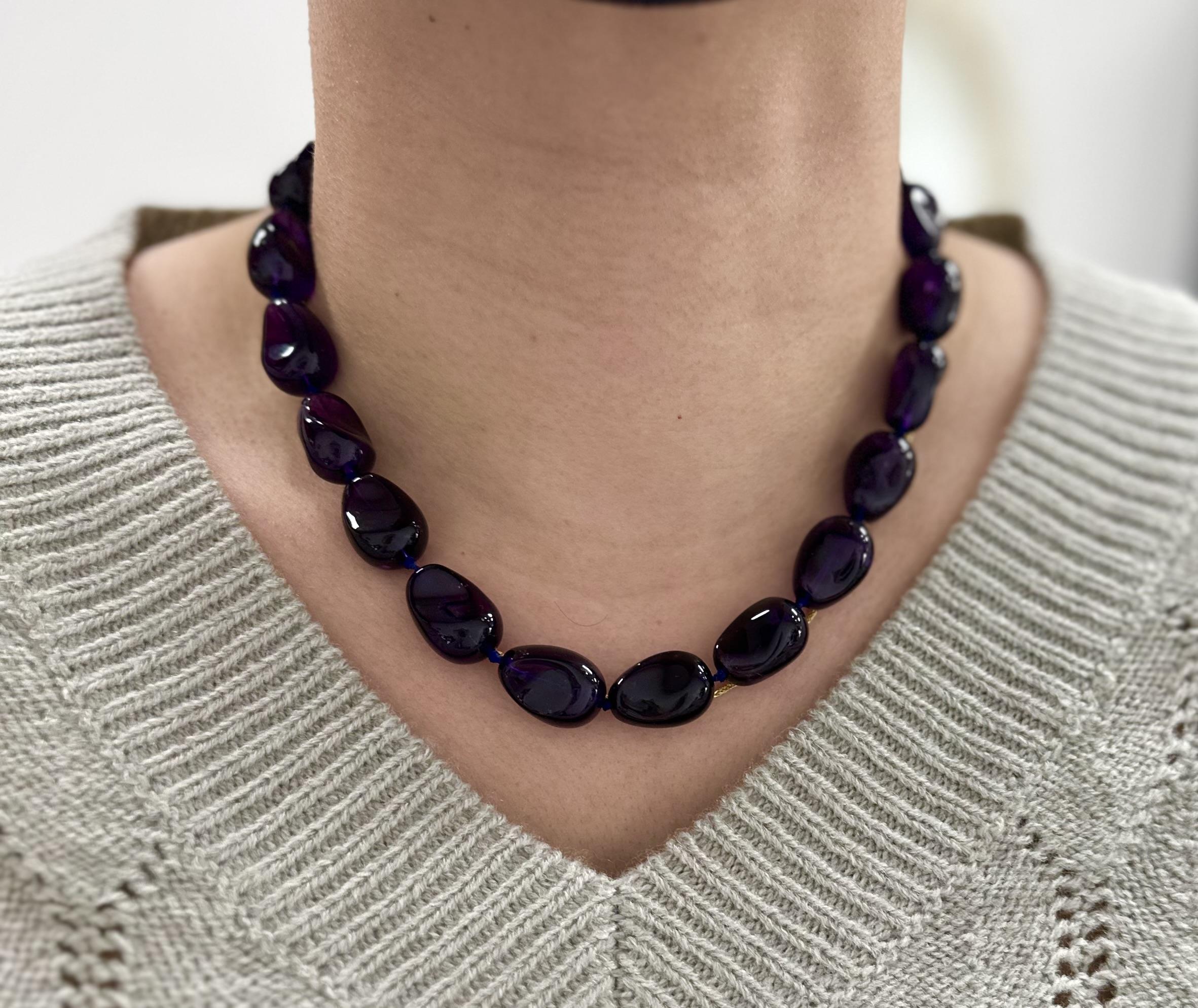 --Stone(s):--
(20) Natural Genuine Amethyst - Tumbled Bead - Deep Purple Color - 20.50 x 14.35mm (approx.)

Material: Solid 14k Yellow Gold Clasp
Weight: 91.26 Grams
Type: Tumbled Amethyst Bead Strand
Length: 18